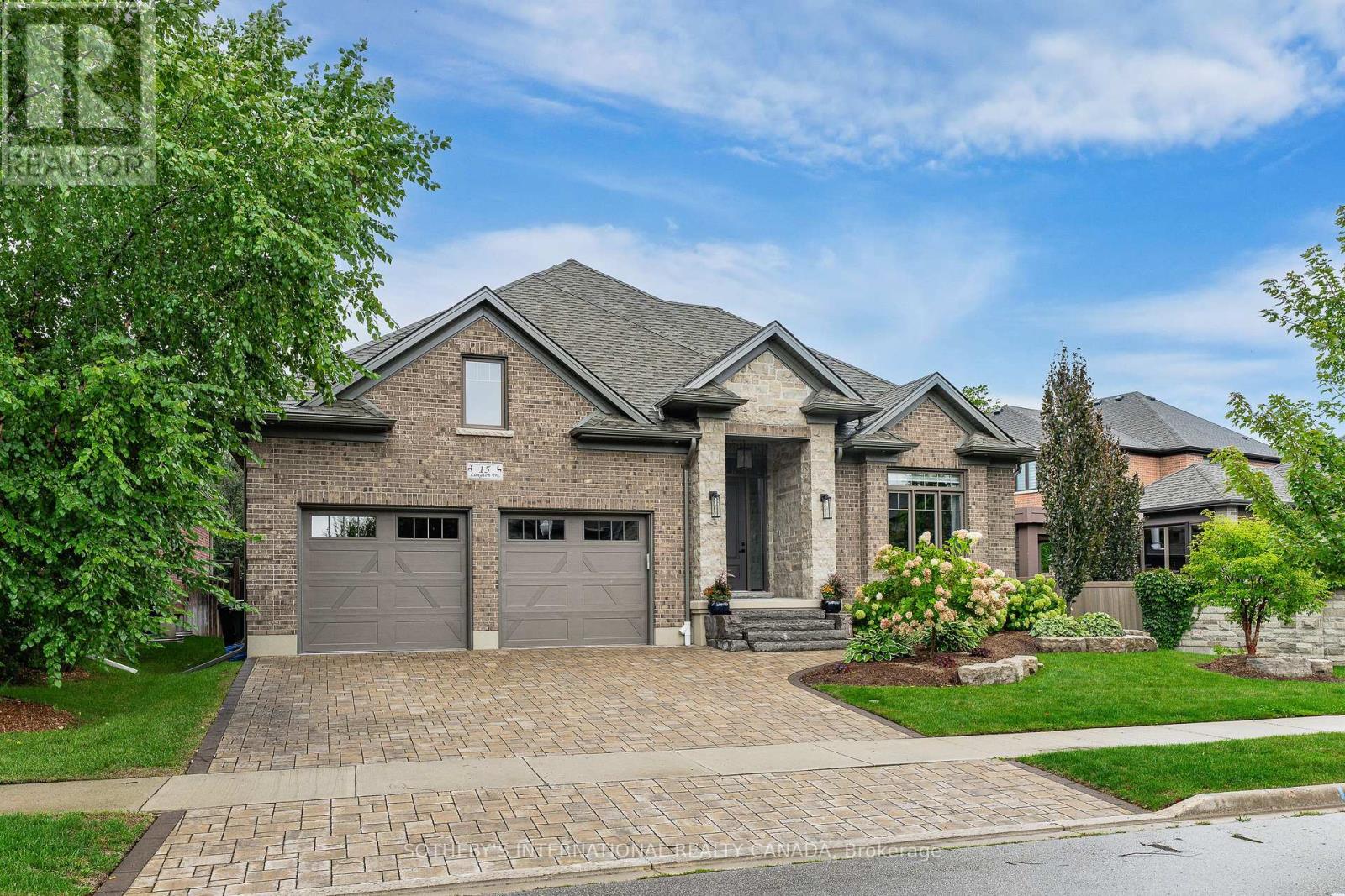 15 LANGTON DRIVE, Kitchener, Ontario