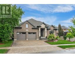 15 LANGTON DRIVE, Kitchener, Ontario