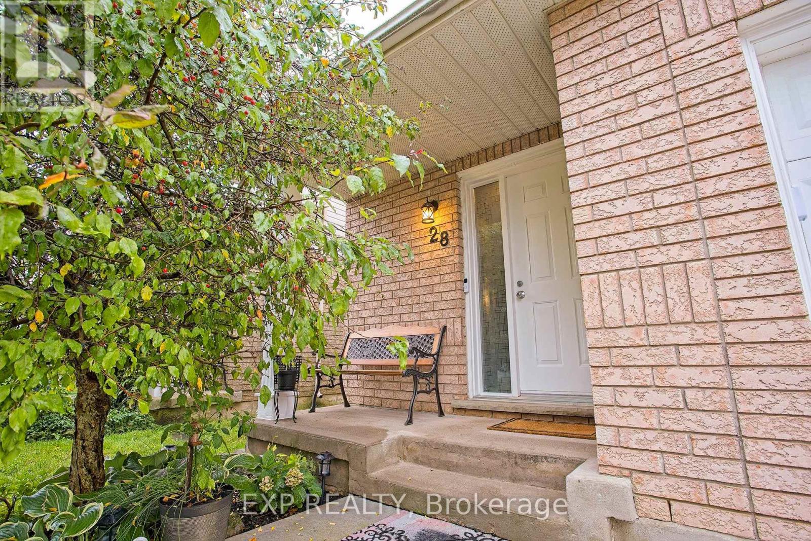 28 Maria Street, St. Catharines, Ontario  L2S 3Y3 - Photo 2 - X13781222