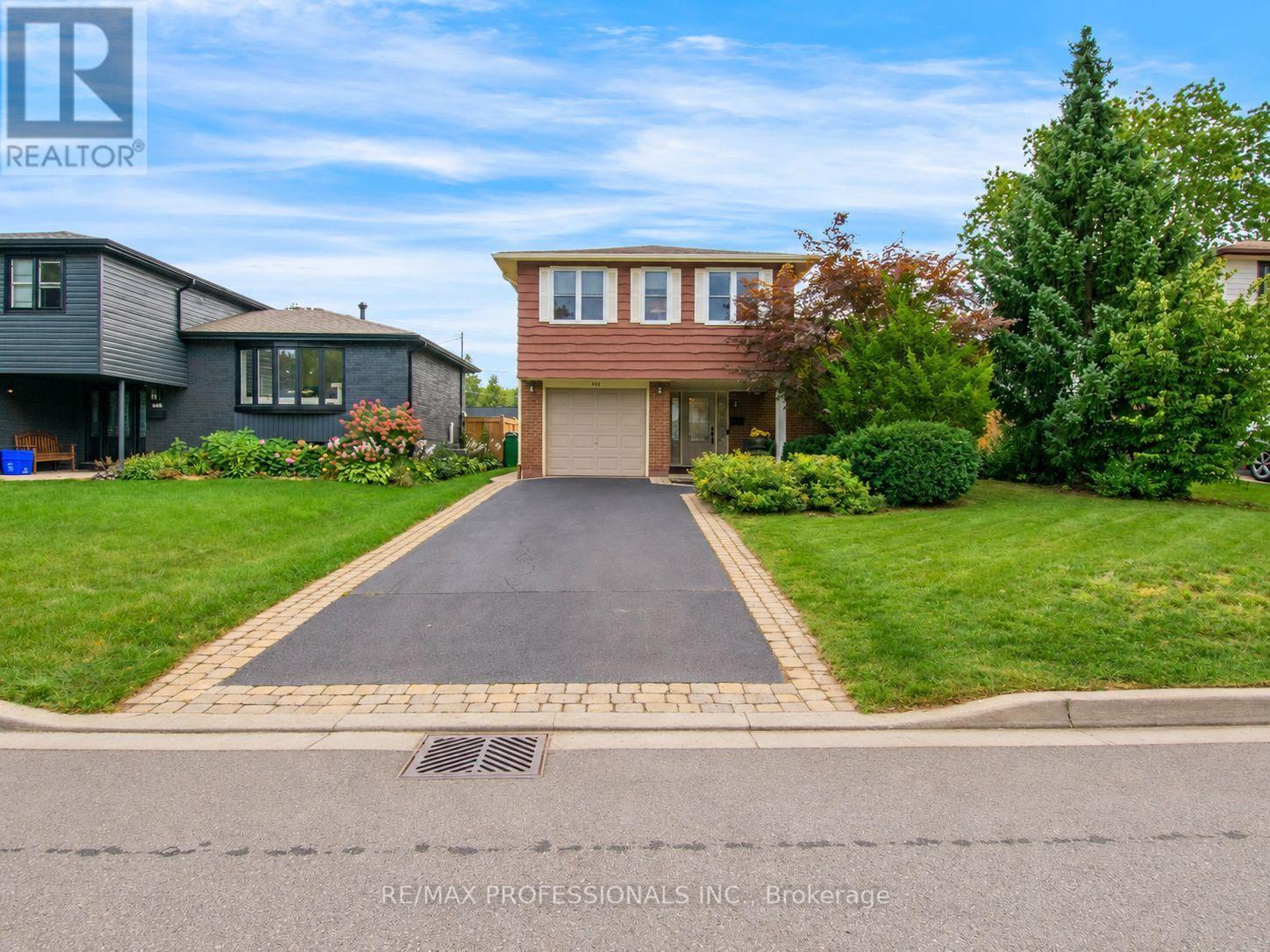 652 Meadow Lane, Burlington, Ontario  L7L 4R8 - Photo 2 - W13778122