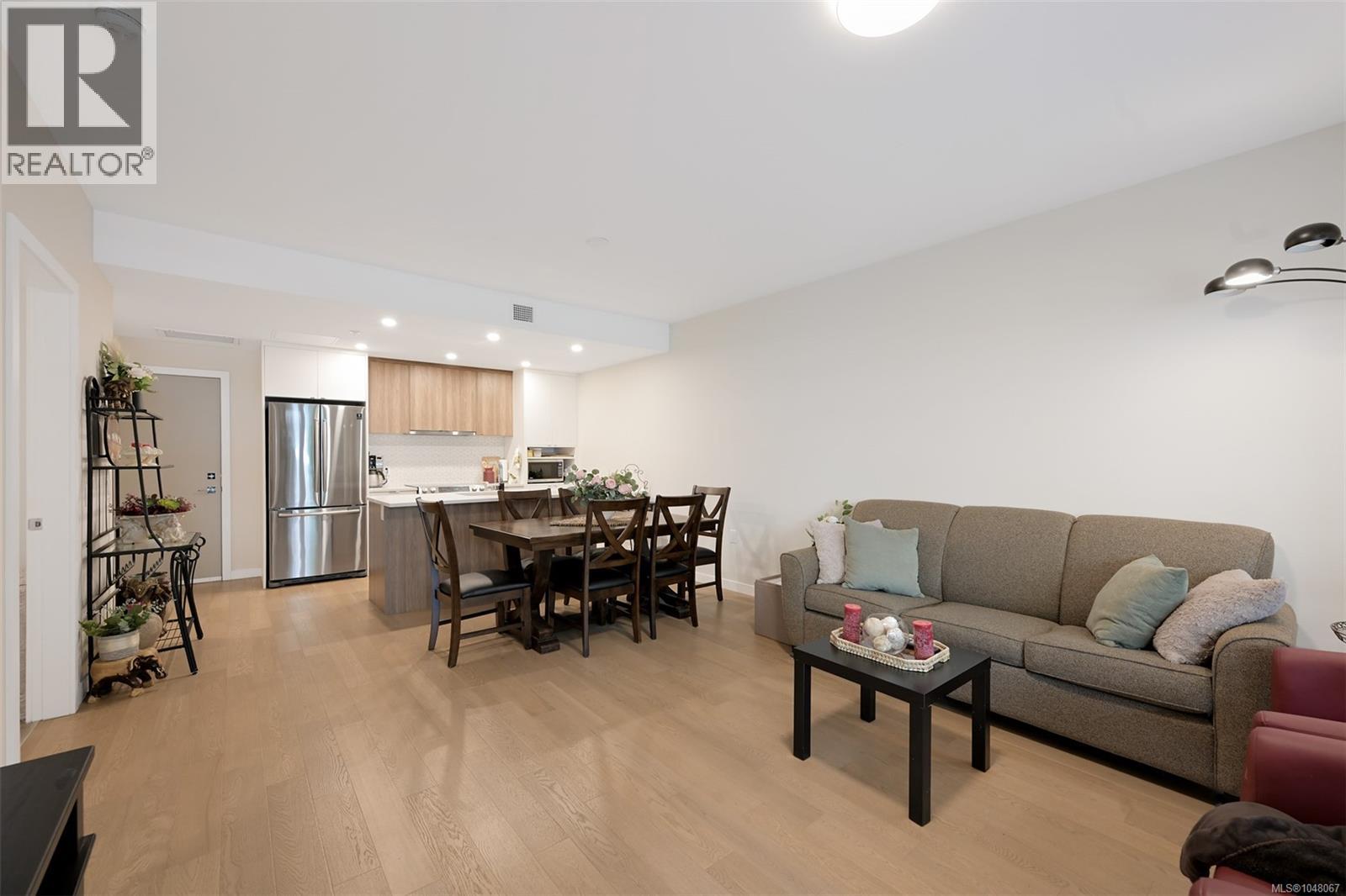 103 881 Short St, Saanich, British Columbia  V8X 0B7 - Photo 9 - 1048067