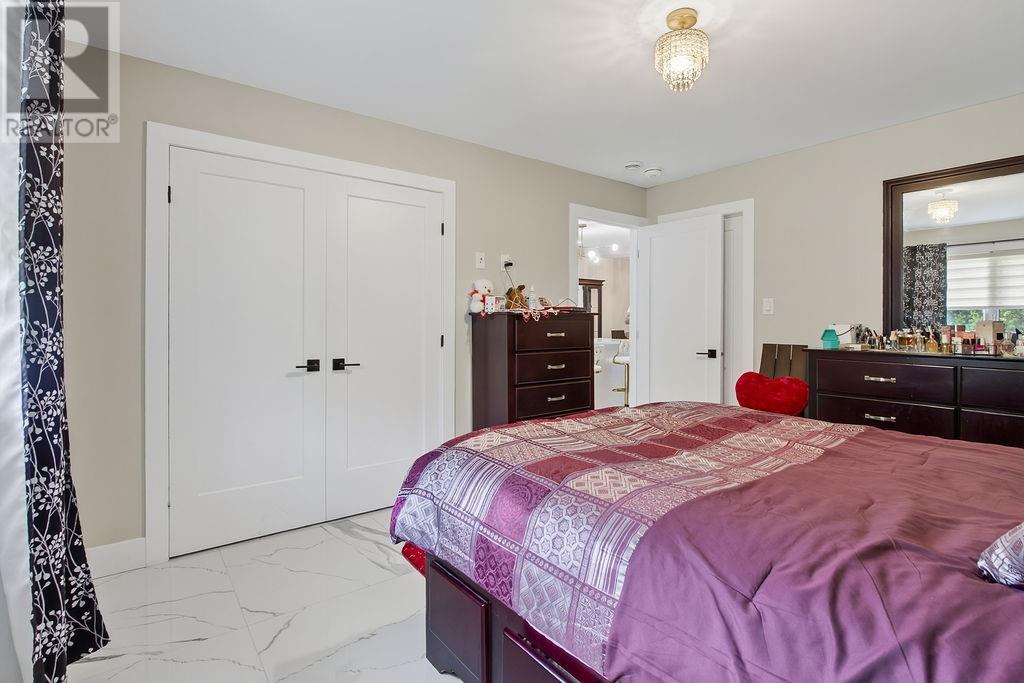 112 Hollybrook Crescent photo 9