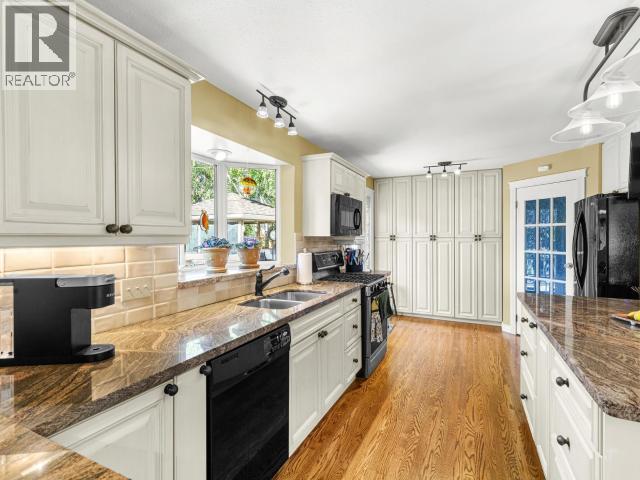 43 CEDAR CRESCENT photo 12