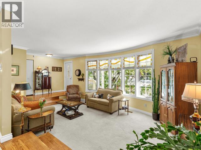 43 CEDAR CRESCENT photo 6