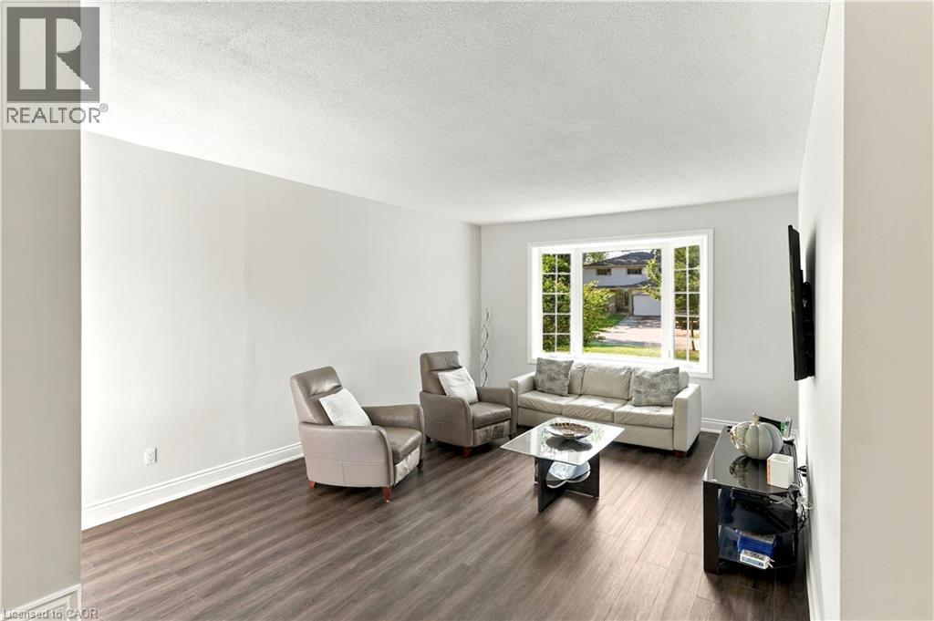 2390 Sinclair Circle, Burlington, Ontario  L7P 3C3 - Photo 7 - 40863224