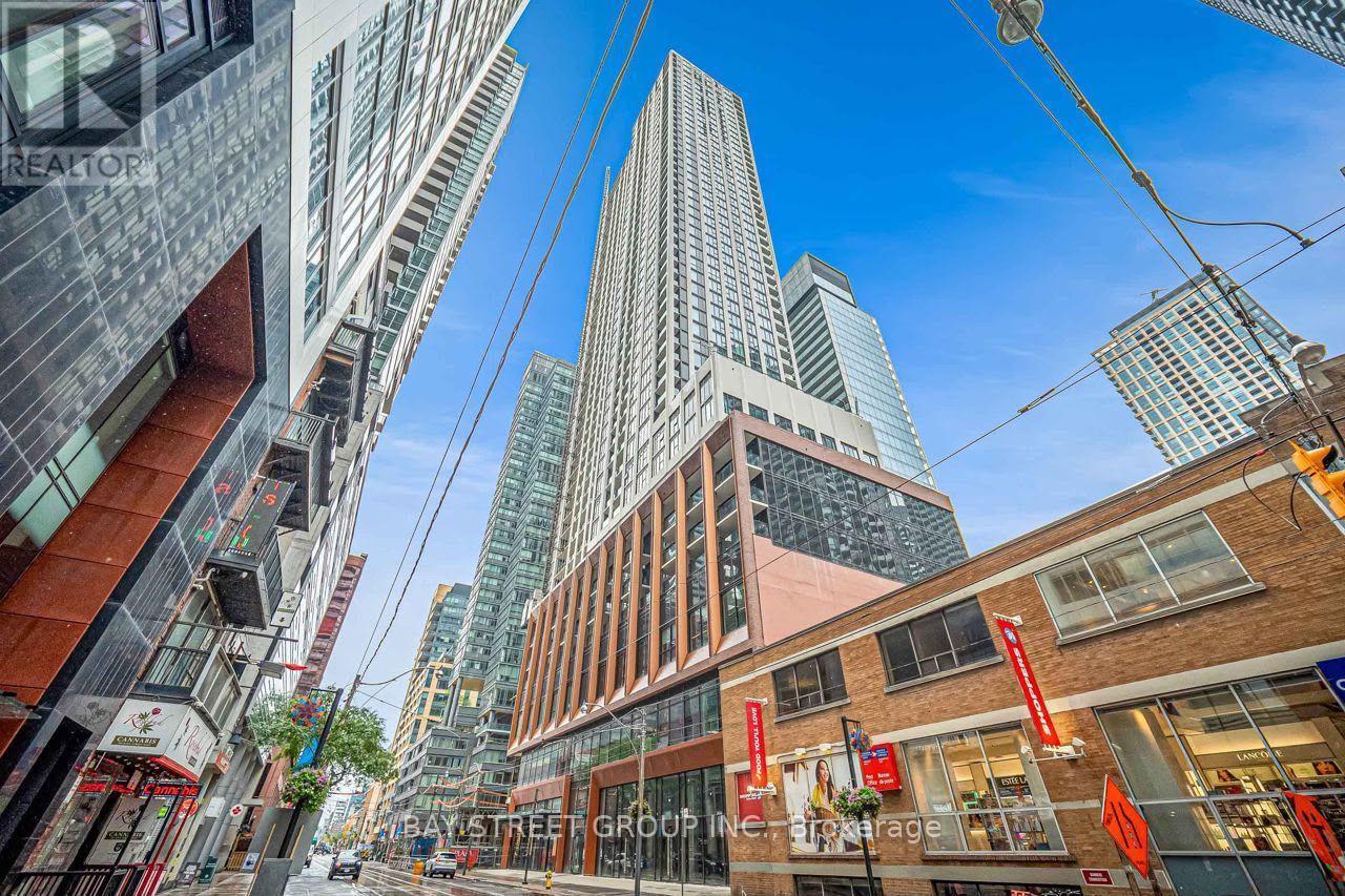 2416 - 400 KING STREET W