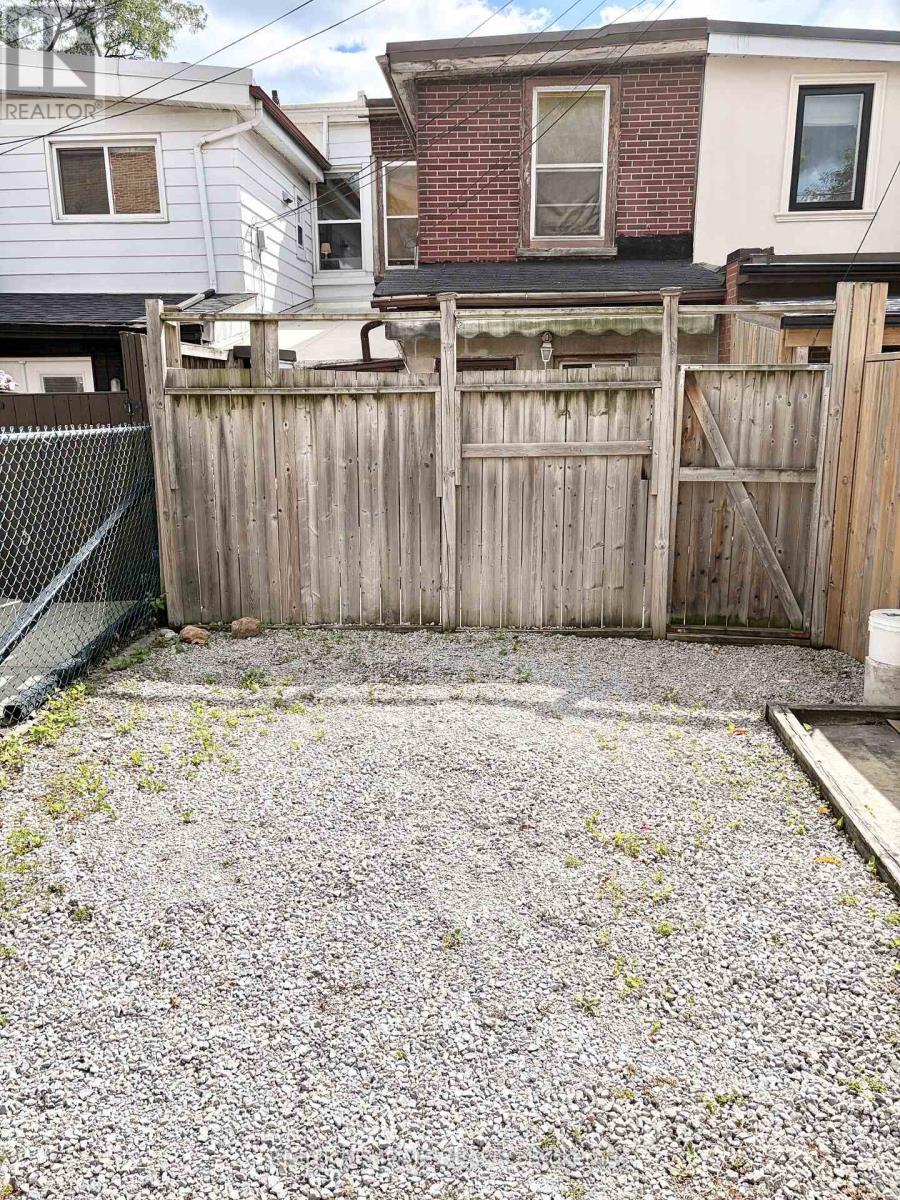 60 Foxley Street, Toronto, Ontario  M6J 1R2 - Photo 12 - C13781464