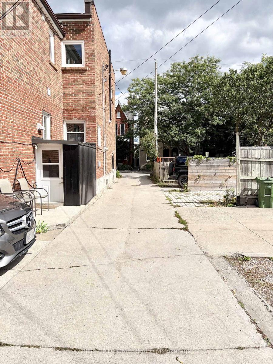 60 Foxley Street, Toronto, Ontario  M6J 1R2 - Photo 13 - C13781464