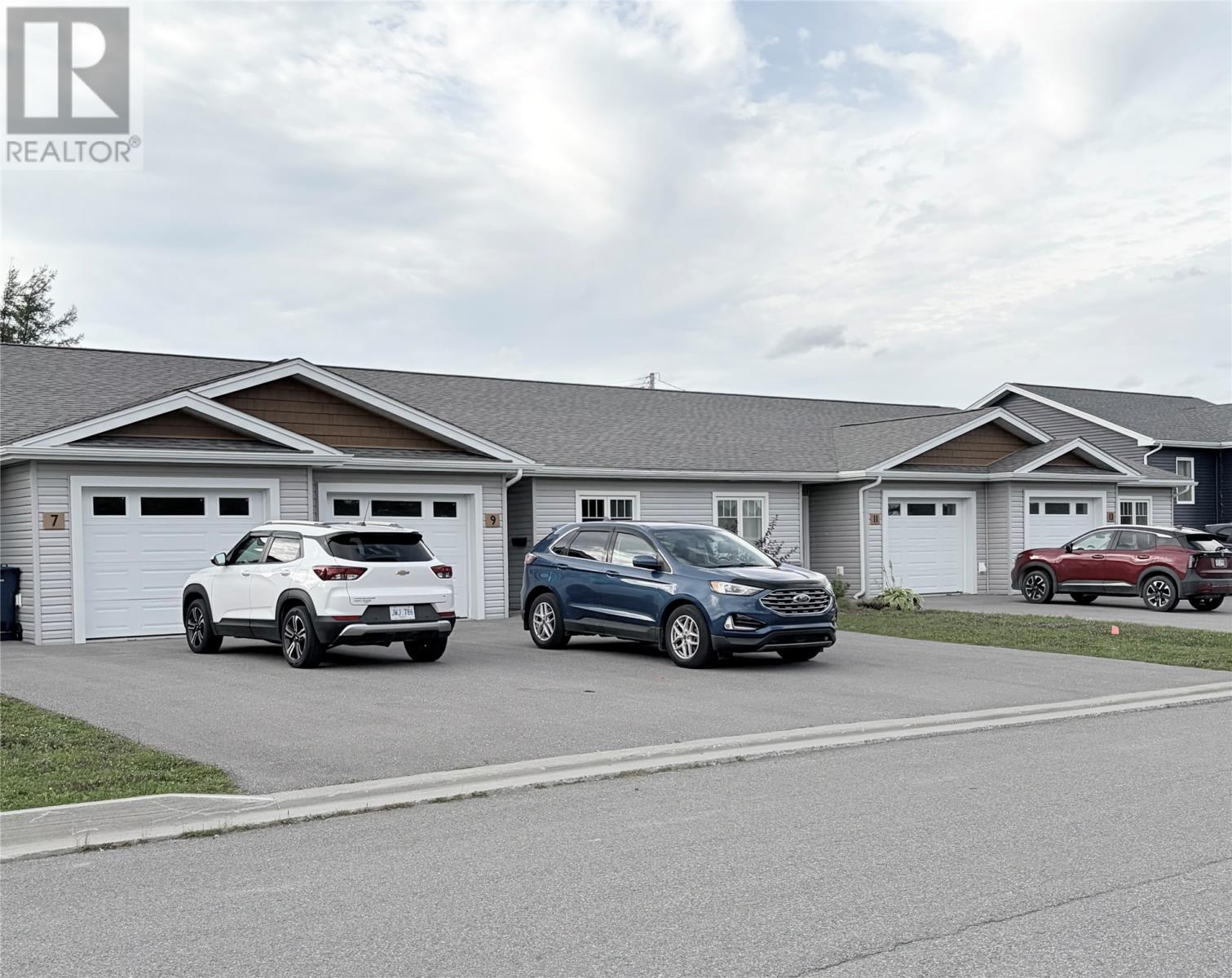 9 Mattie Mitchell Avenue, Corner Brook — photo 2