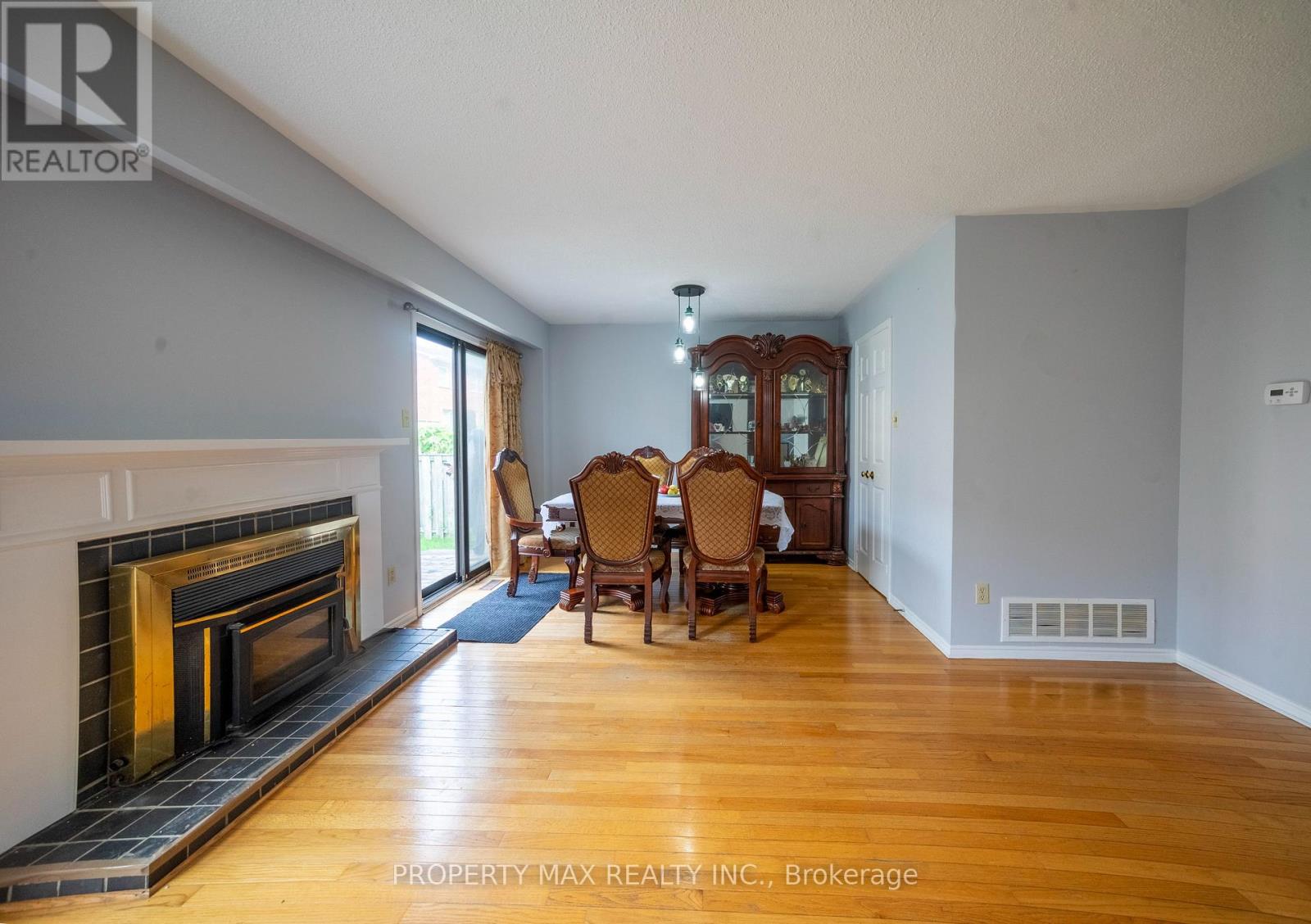 144 Bellrock Drive, Toronto, Ontario  M1V 3G6 - Photo 5 - E13781300