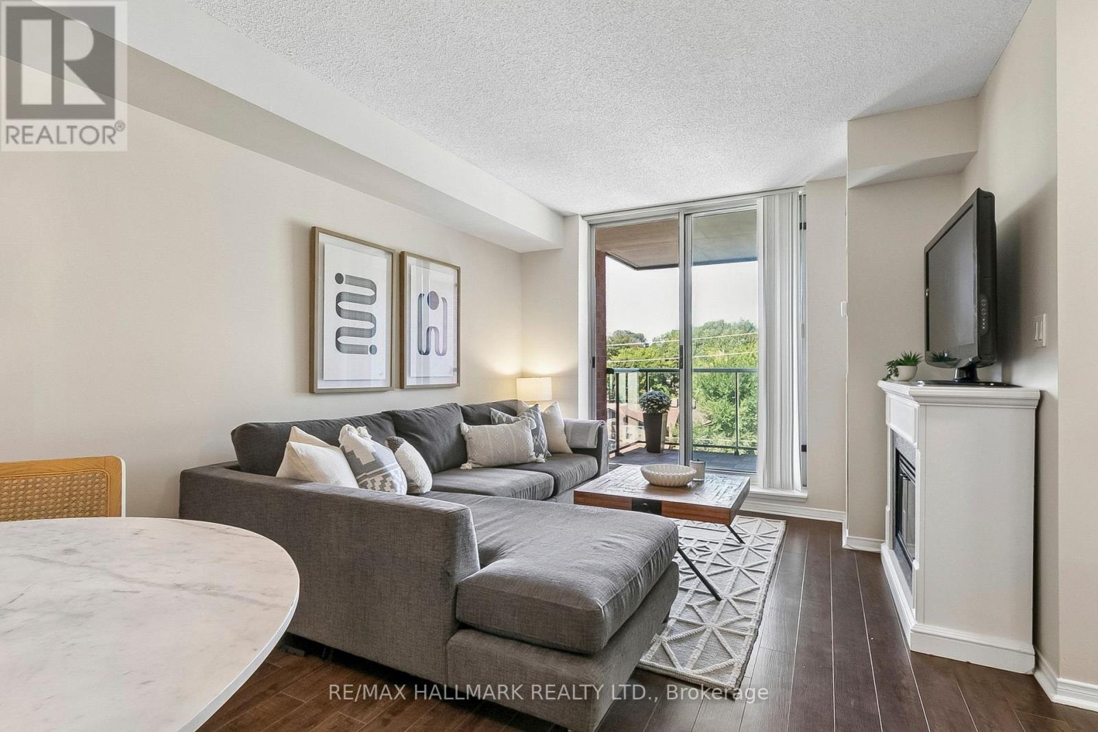 418 - 1733 Queen Street E, Toronto, Ontario  M4L 6S9 - Photo 2 - E13781414
