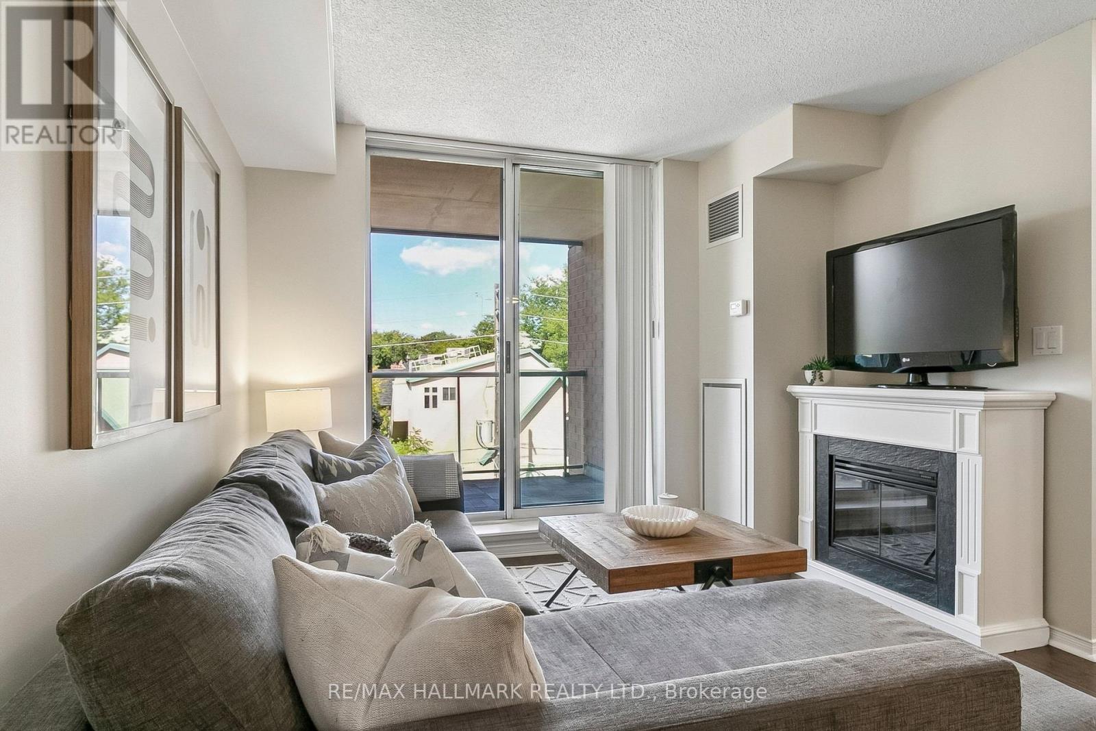 418 - 1733 Queen Street E, Toronto, Ontario  M4L 6S9 - Photo 3 - E13781414