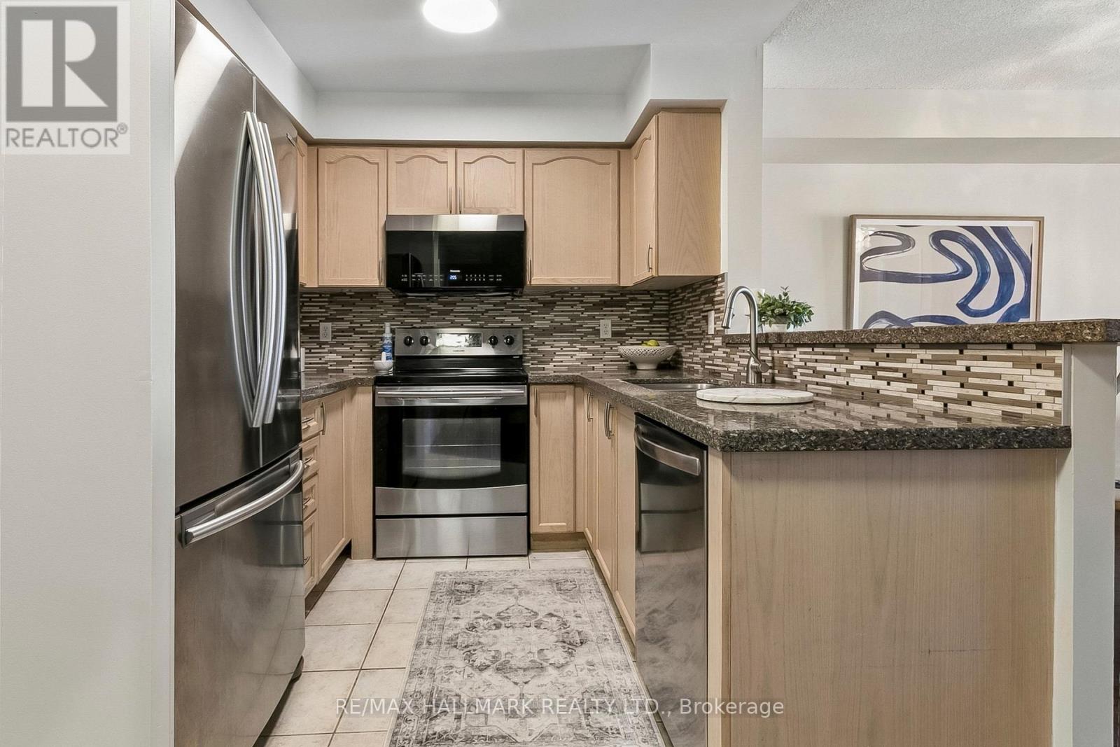 418 - 1733 Queen Street E, Toronto, Ontario  M4L 6S9 - Photo 8 - E13781414