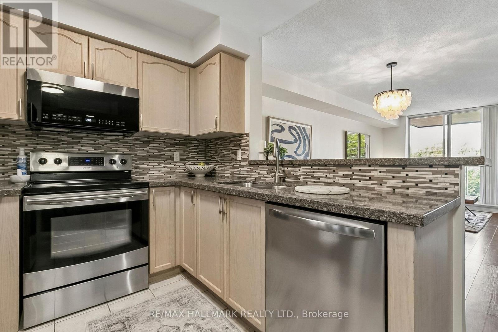 418 - 1733 Queen Street E, Toronto, Ontario  M4L 6S9 - Photo 9 - E13781414