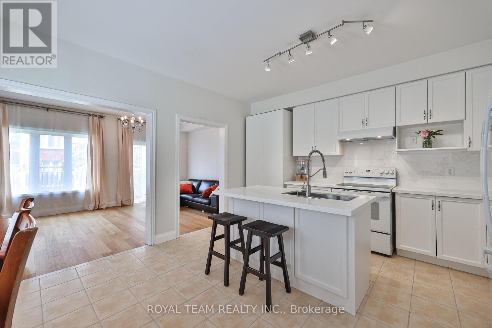 12 Spring Arbour Road, Vaughan, Ontario  L4J 0B7 - Photo 5 - N13781298