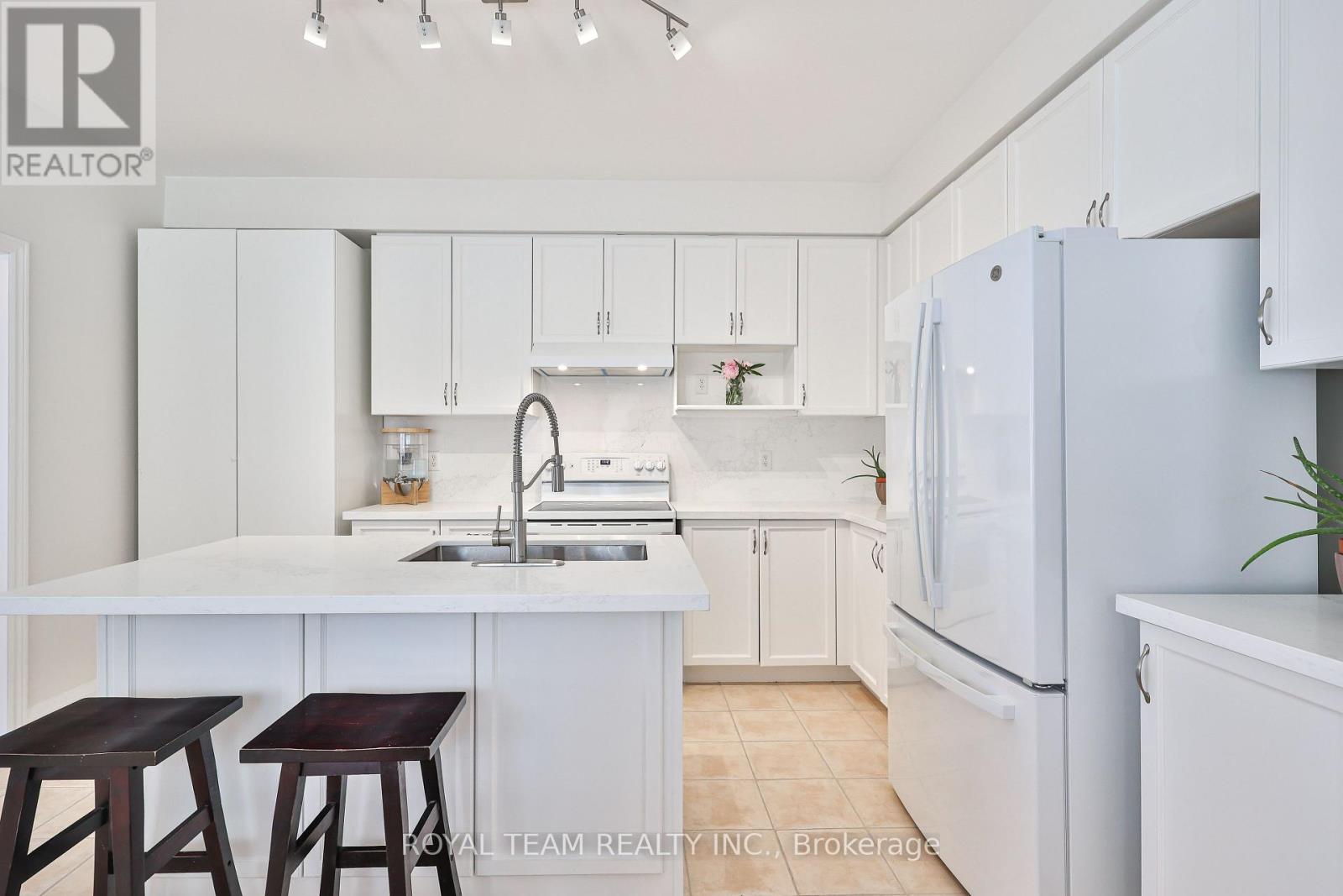 12 Spring Arbour Road, Vaughan, Ontario  L4J 0B7 - Photo 6 - N13781298