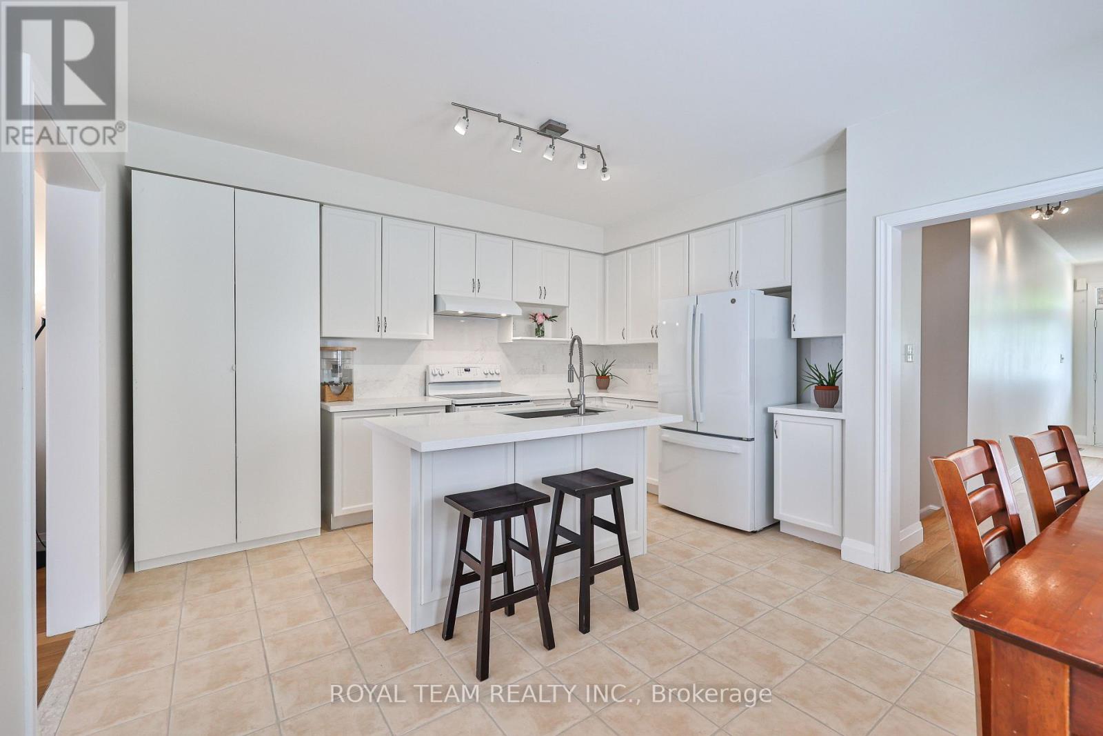 12 Spring Arbour Road, Vaughan, Ontario  L4J 0B7 - Photo 7 - N13781298