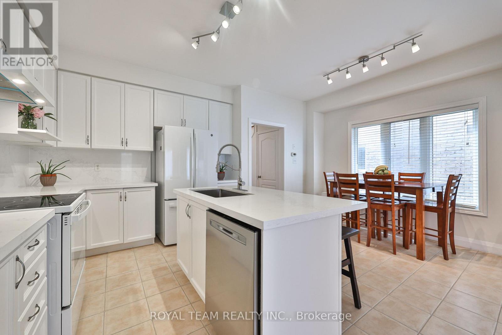 12 Spring Arbour Road, Vaughan, Ontario  L4J 0B7 - Photo 9 - N13781298