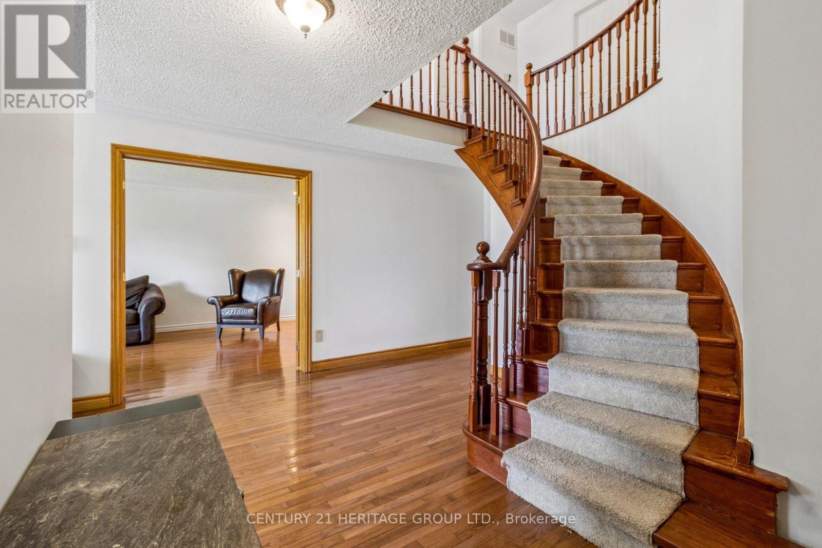 117 Mccauley Court, Newmarket, Ontario  L3Y 7W2 - Photo 3 - N13781422