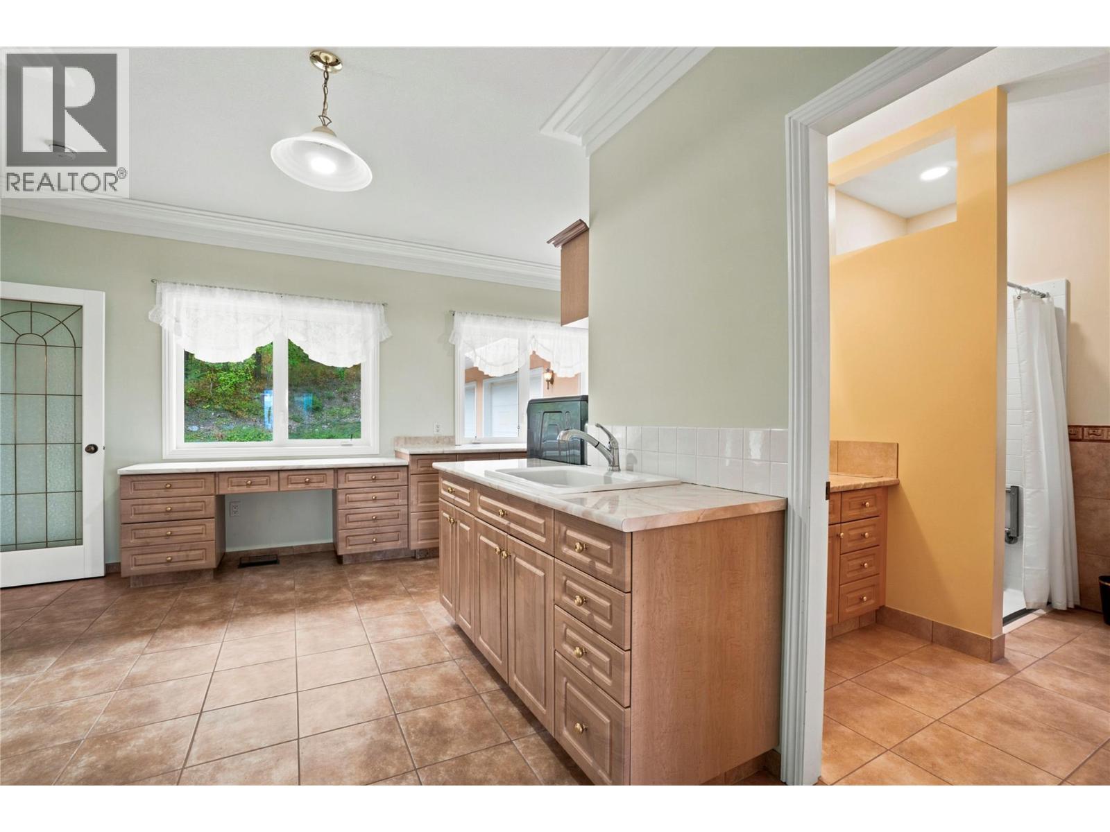 3801 65 Street NW, Salmon Arm, British Columbia  V1E 3A8 - Photo 37 - 10400644