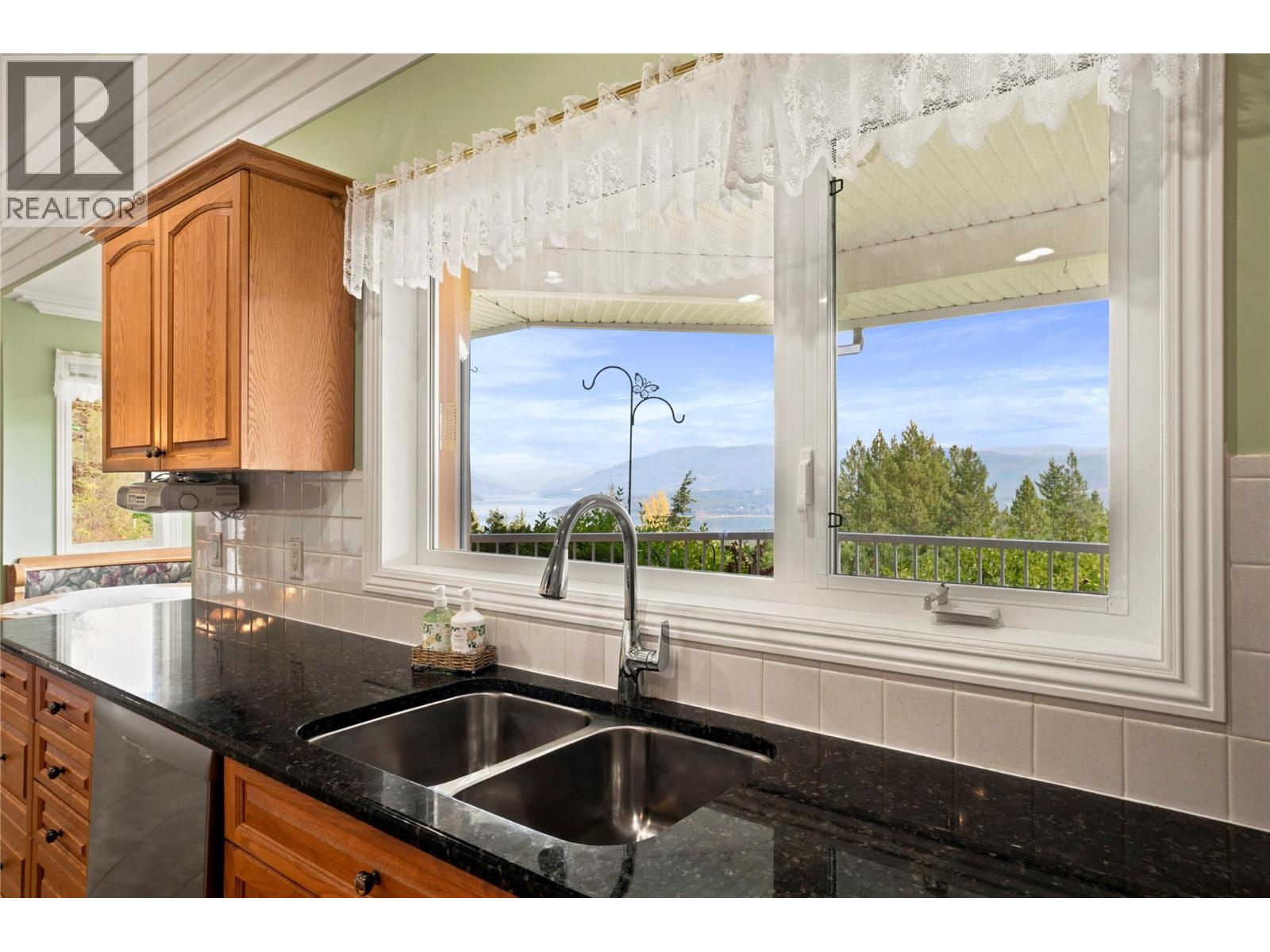 3801 65 Street NW, Salmon Arm, British Columbia  V1E 3A8 - Photo 25 - 10400644
