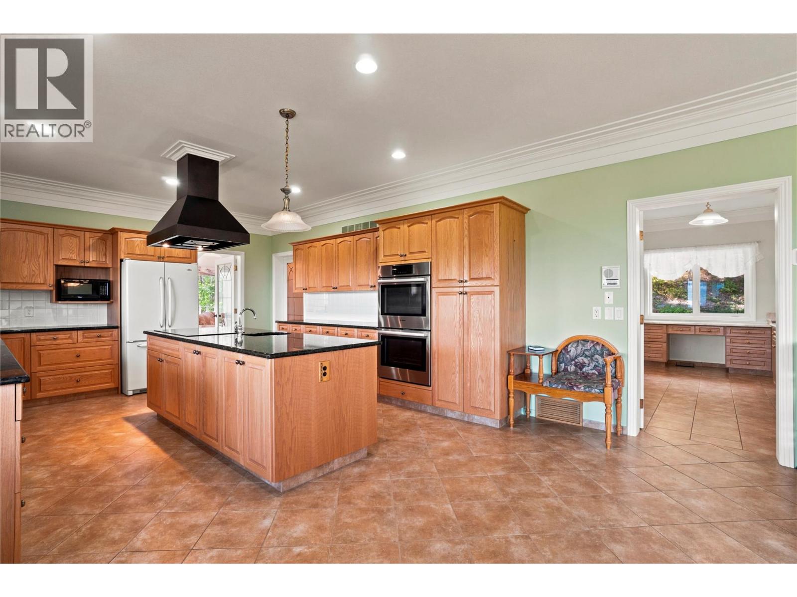 3801 65 Street NW, Salmon Arm, British Columbia  V1E 3A8 - Photo 27 - 10400644