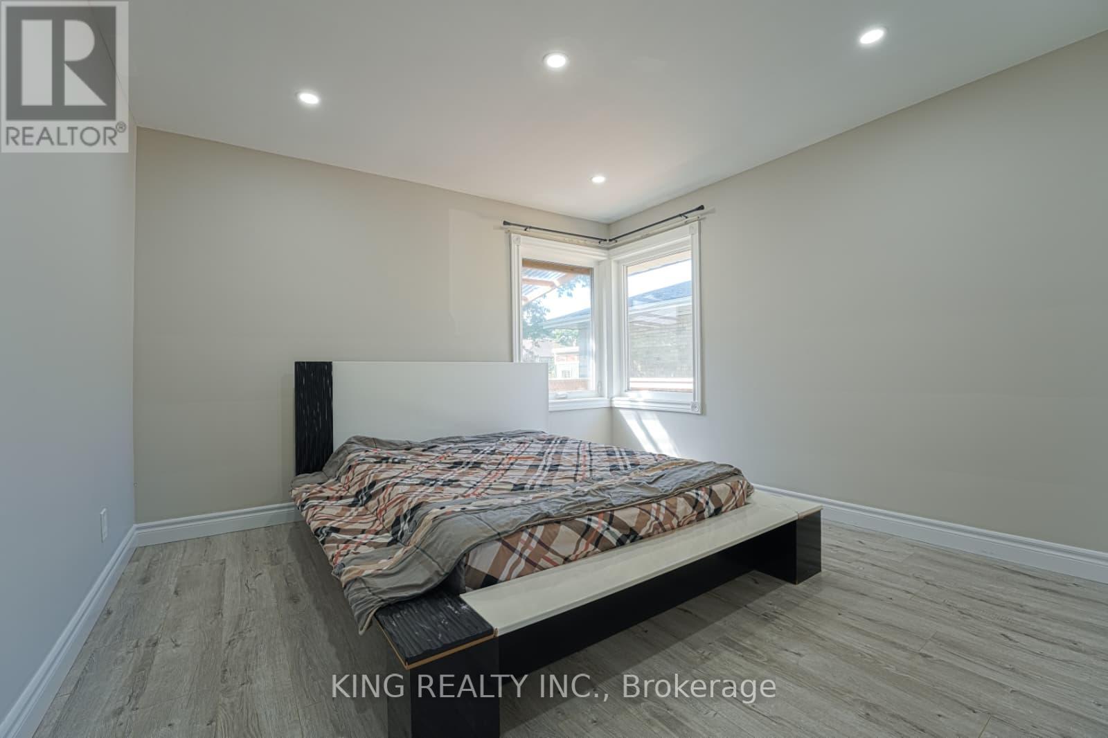 87 Elvaston Drive, Toronto, Ontario  M4A 1N7 - Photo 8 - C13655194