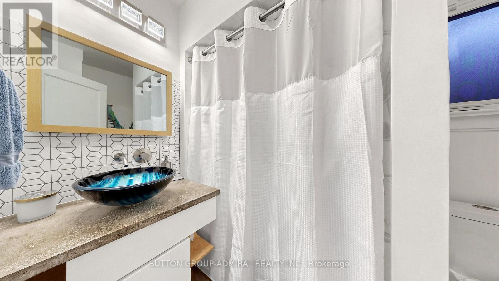 12 Laxis Avenue, Toronto, Ontario  M6M 2K5 - Photo 21 - W13781230