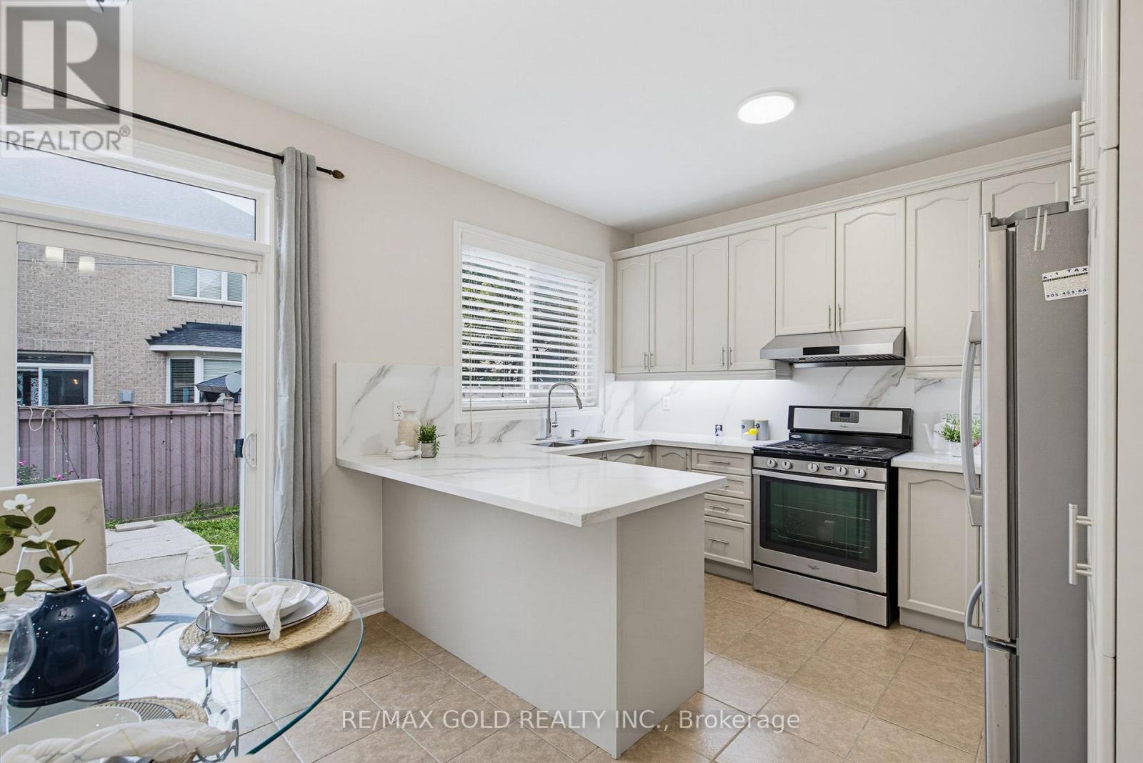 75 Watsonbrook Drive, Brampton, Ontario  L6R 0R3 - Photo 8 - W13781238