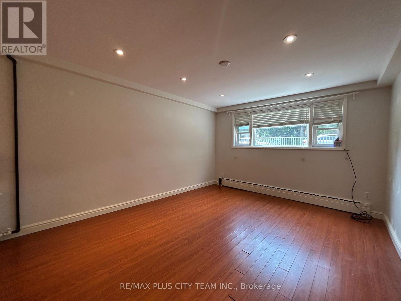 Unit 1 - 11 Thirty Fifth Street, Toronto, Ontario  M8W 3J8 - Photo 3 - W13781264