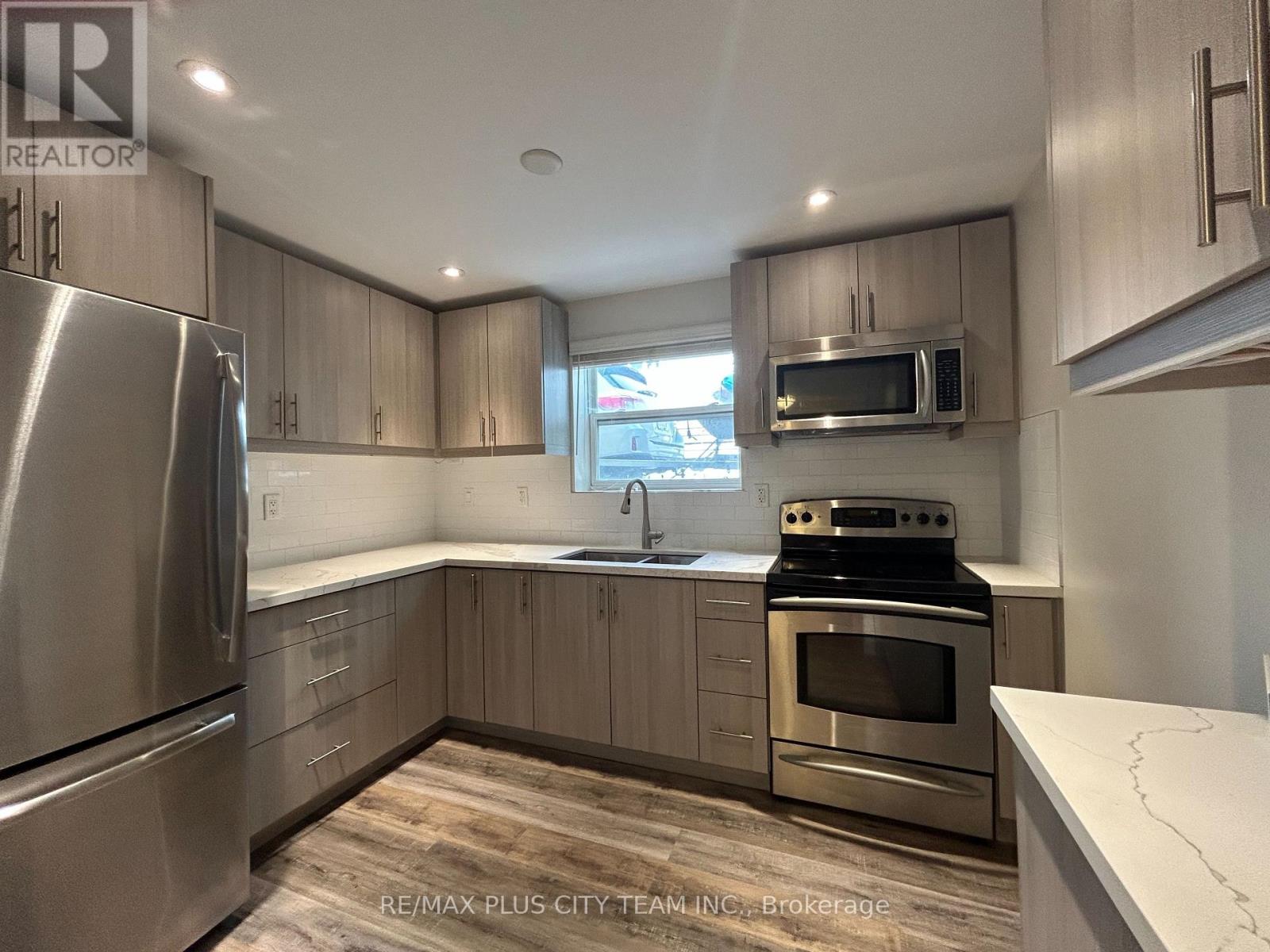 Unit 1 - 11 Thirty Fifth Street, Toronto, Ontario  M8W 3J8 - Photo 4 - W13781264