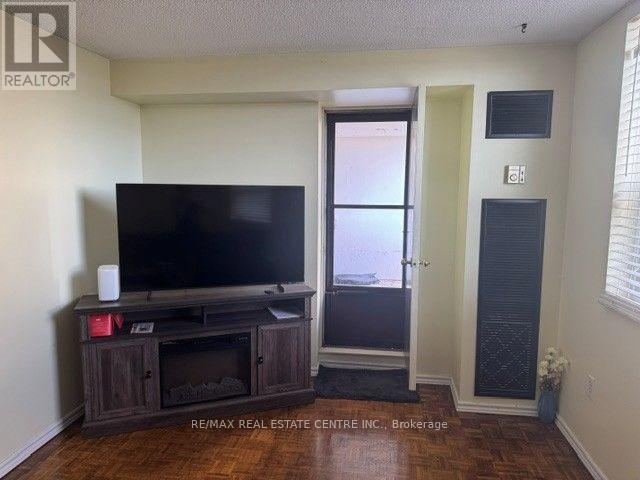 715 - 4 Lisa Street W, Brampton, Ontario  L6T 4B6 - Photo 9 - W13781316