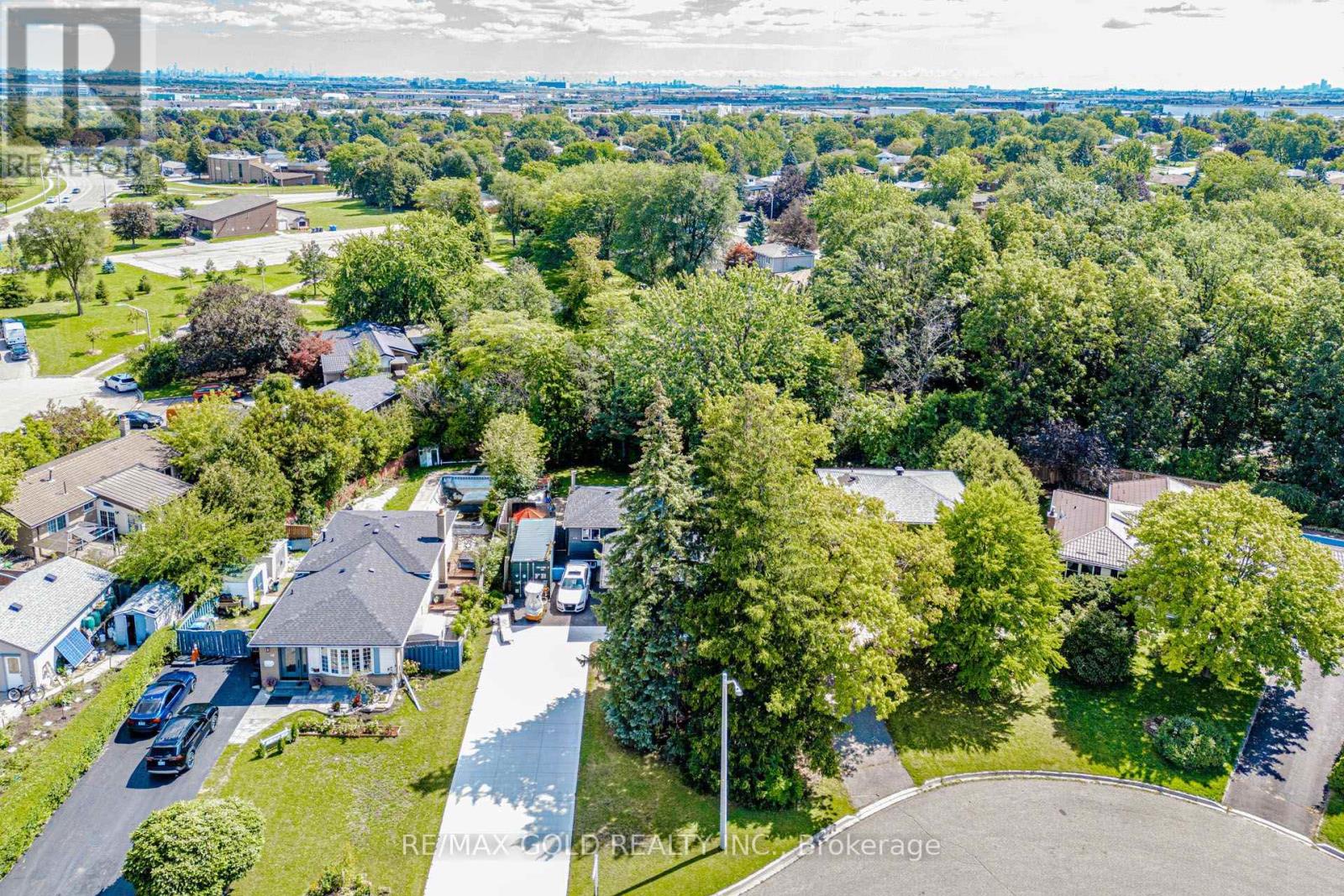 44 Deloraine Drive, Brampton, Ontario  L6T 1T7 - Photo 2 - W13781334