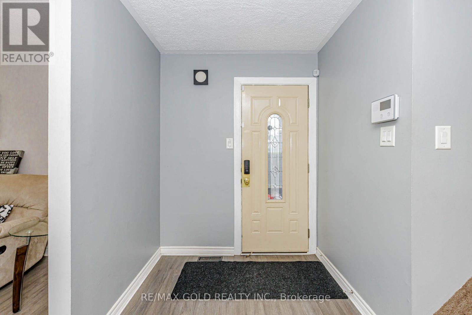 44 Deloraine Drive, Brampton, Ontario  L6T 1T7 - Photo 4 - W13781334