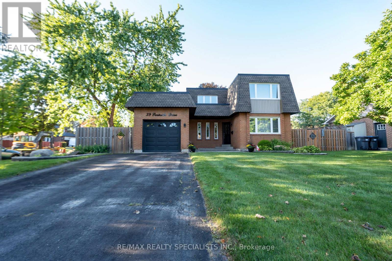 39 PARKSIDE DRIVE, Brampton, Ontario