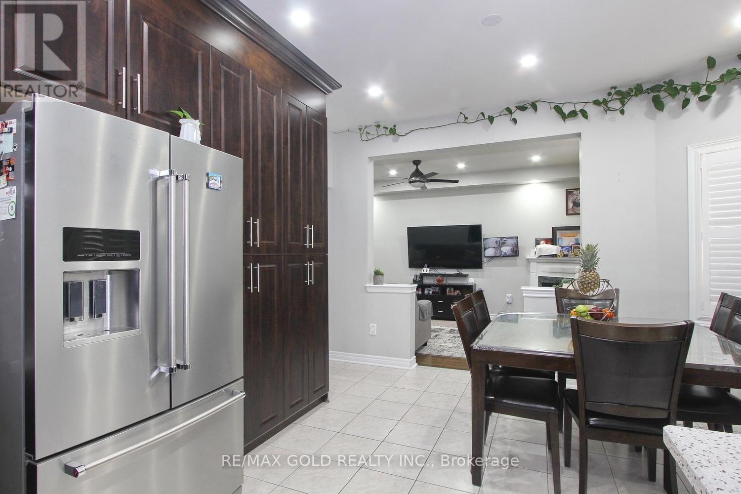 15 Youngestar Trail, Brampton, Ontario  L6P 1P5 - Photo 12 - W13781416