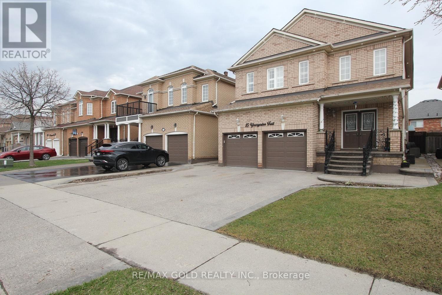 15 Youngestar Trail, Brampton, Ontario  L6P 1P5 - Photo 2 - W13781416