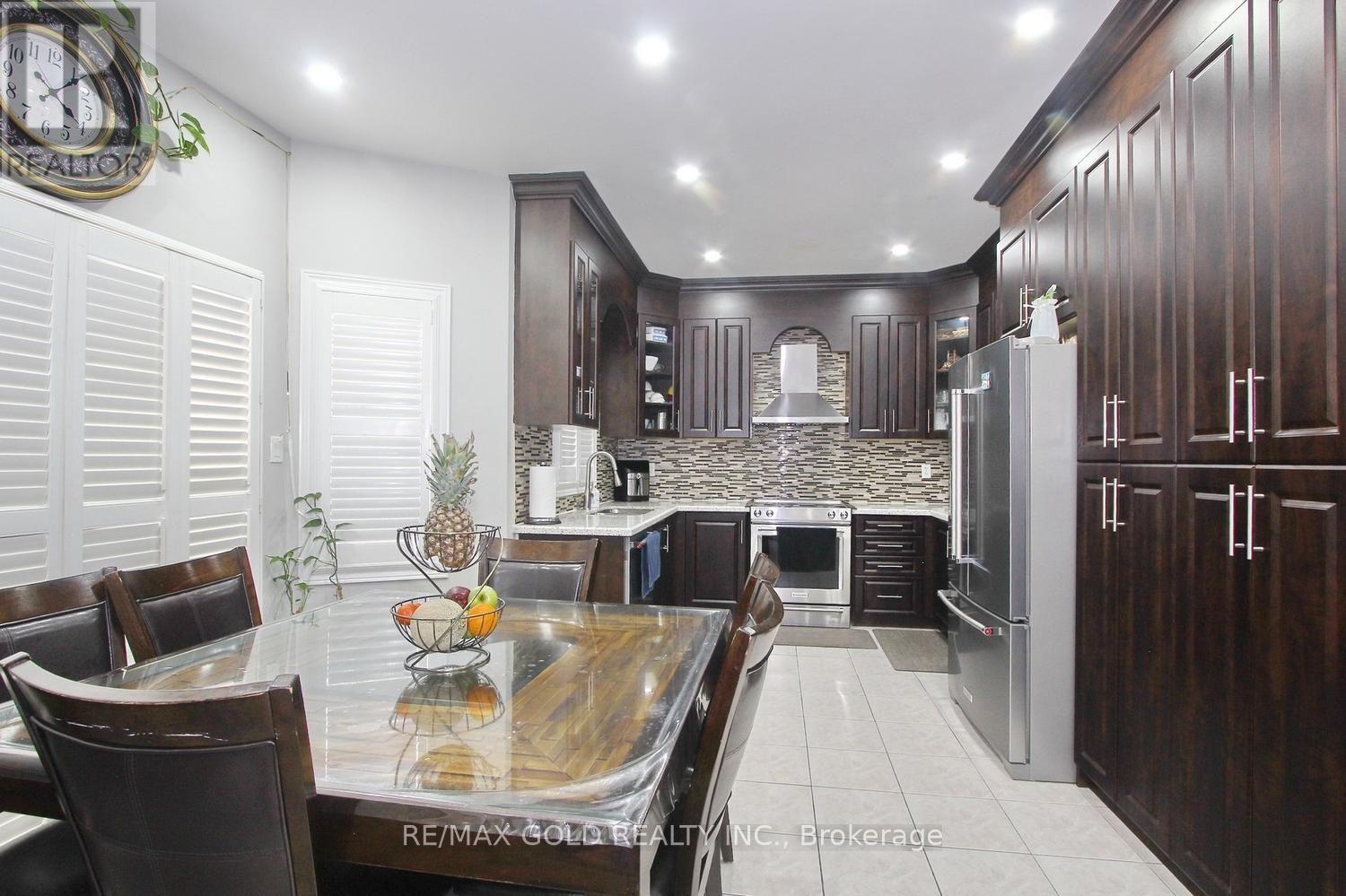 15 Youngestar Trail, Brampton, Ontario  L6P 1P5 - Photo 9 - W13781416