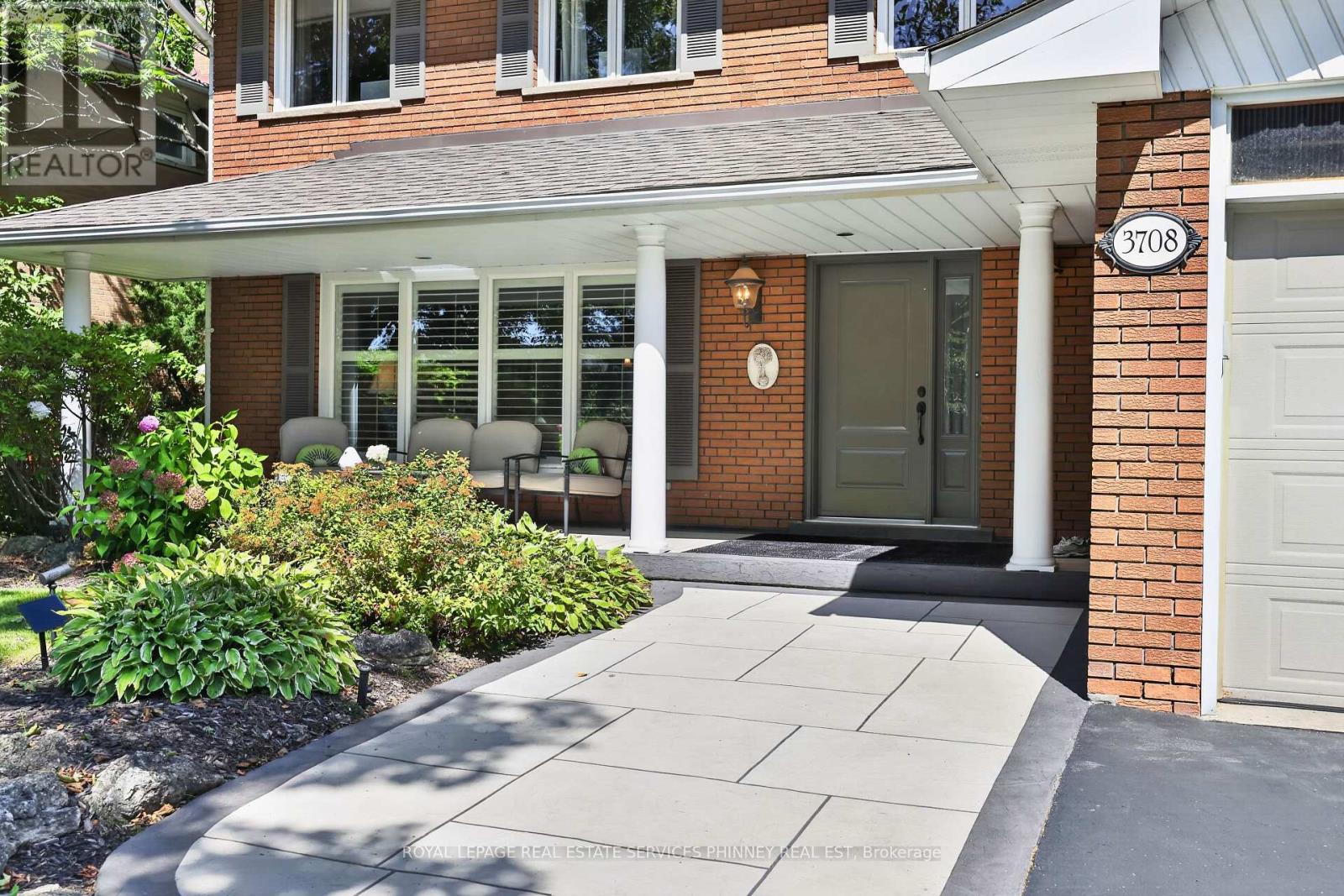 3708 Beechollow Crescent, Mississauga, Ontario L4Y 3T2 - Photo 2 - W13781452