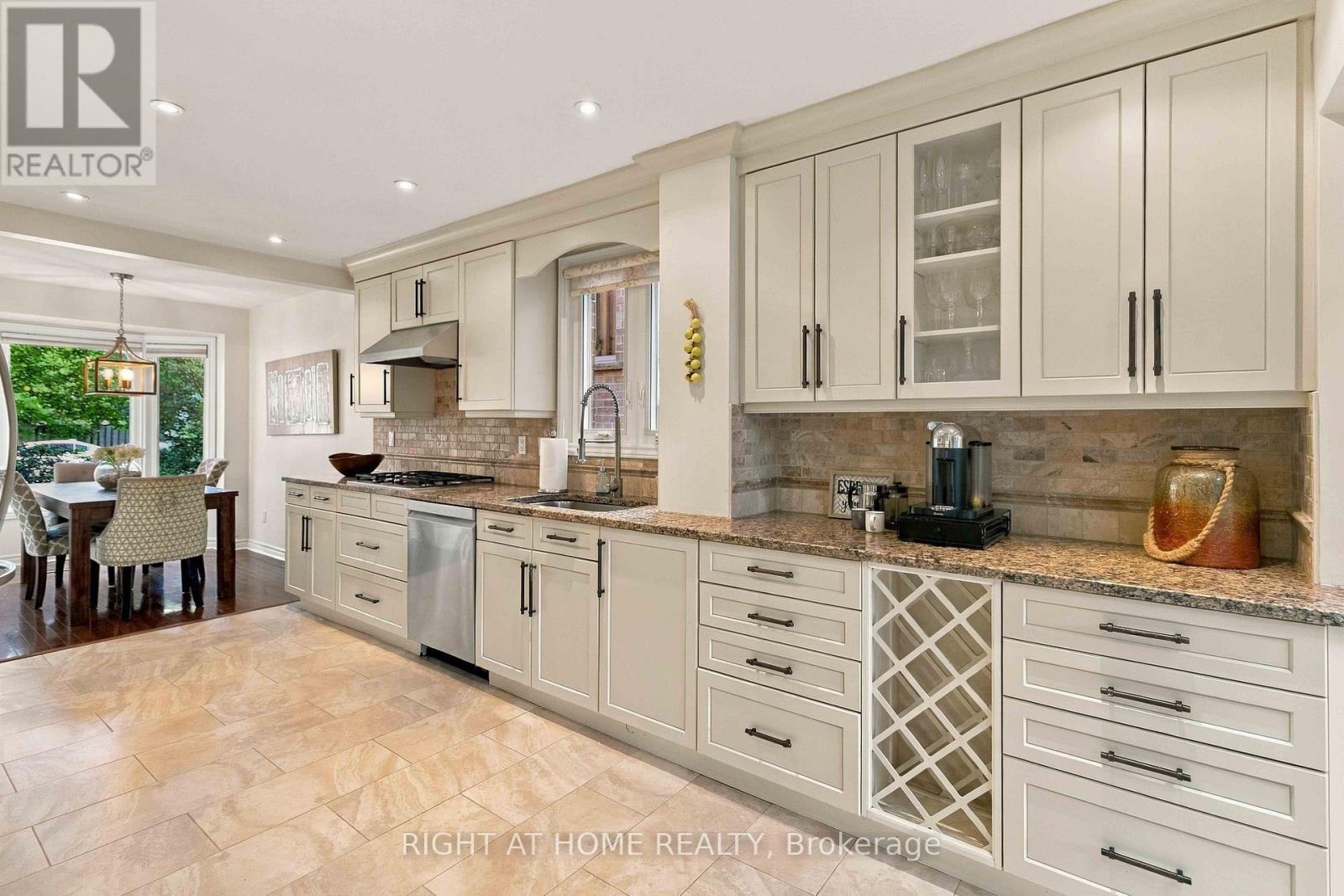 1355 Boulder Creek Crescent, Mississauga, Ontario  L5J 4N7 - Photo 12 - W13781470