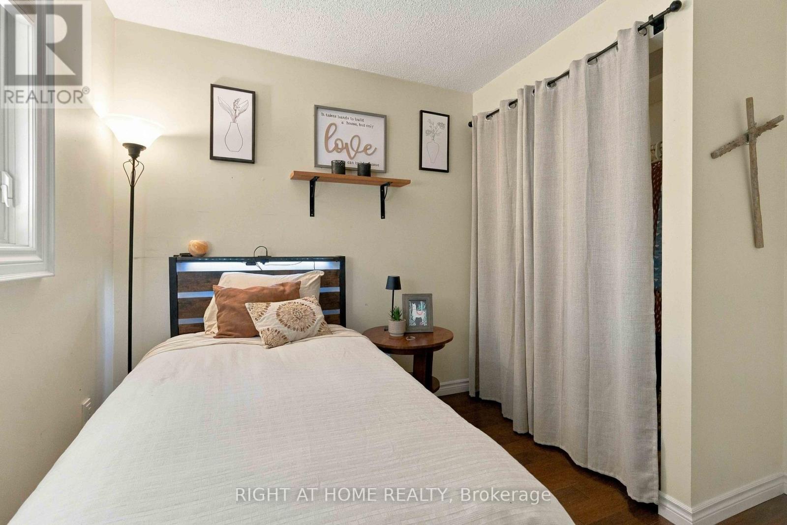 1355 Boulder Creek Crescent, Mississauga, Ontario  L5J 4N7 - Photo 24 - W13781470