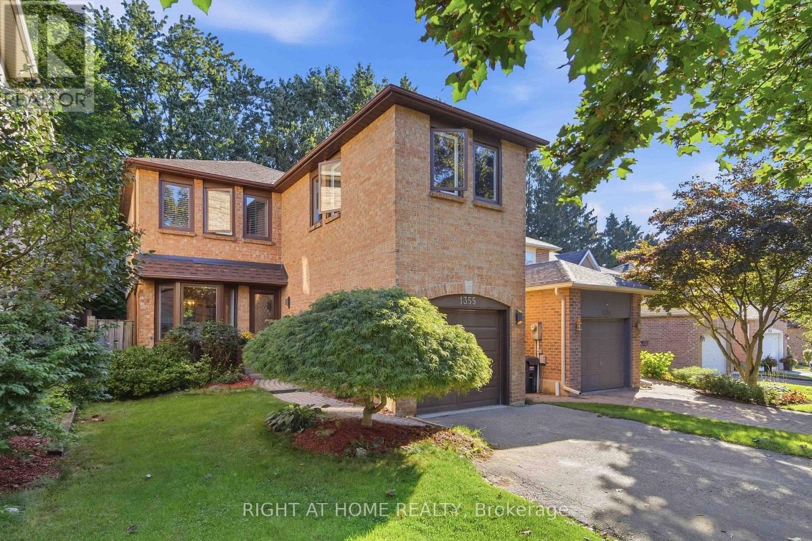 1355 Boulder Creek Crescent, Mississauga, Ontario  L5J 4N7 - Photo 3 - W13781470