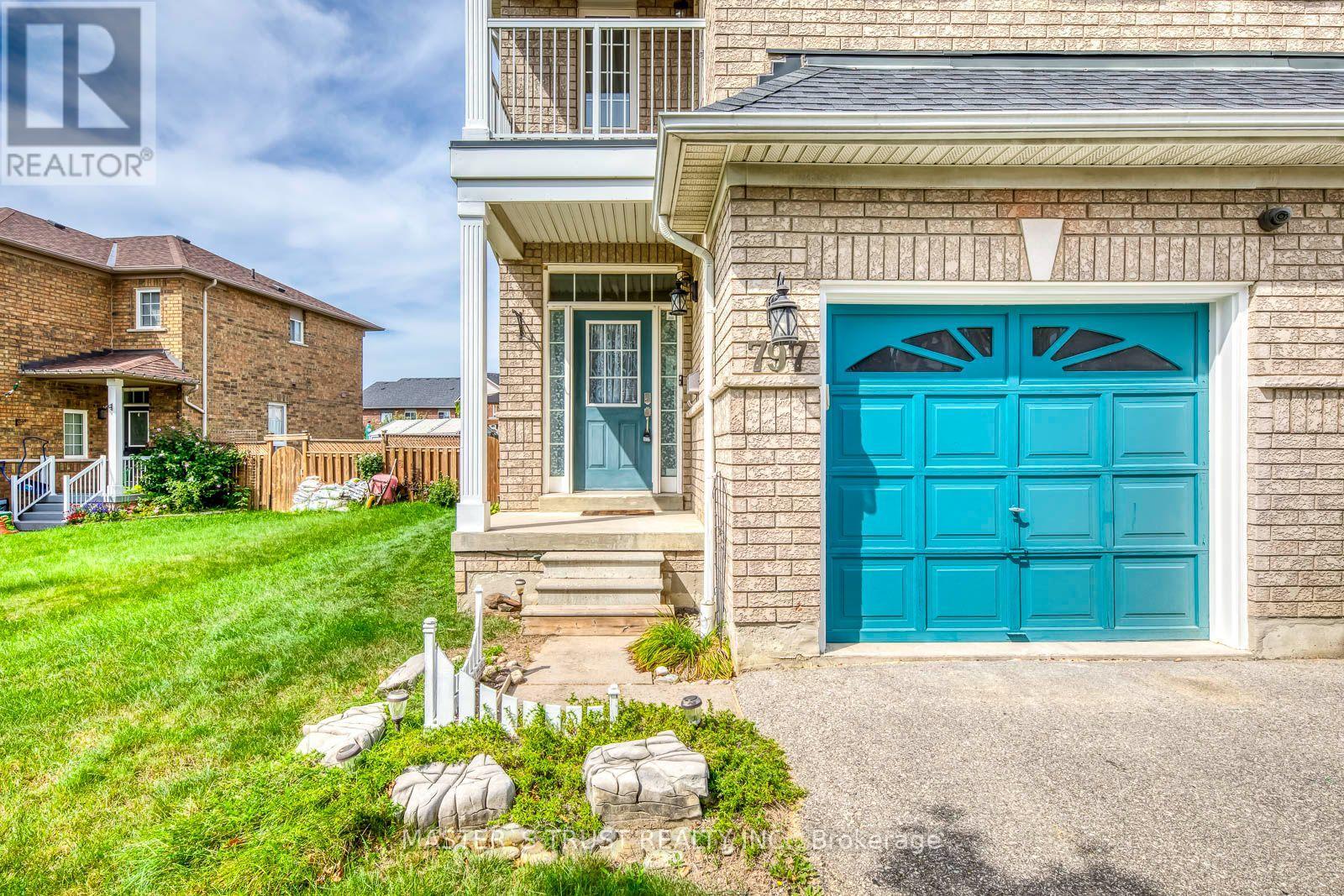 797 Khan Crescent, Mississauga, Ontario  L5V 2R2 - Photo 3 - W13781476
