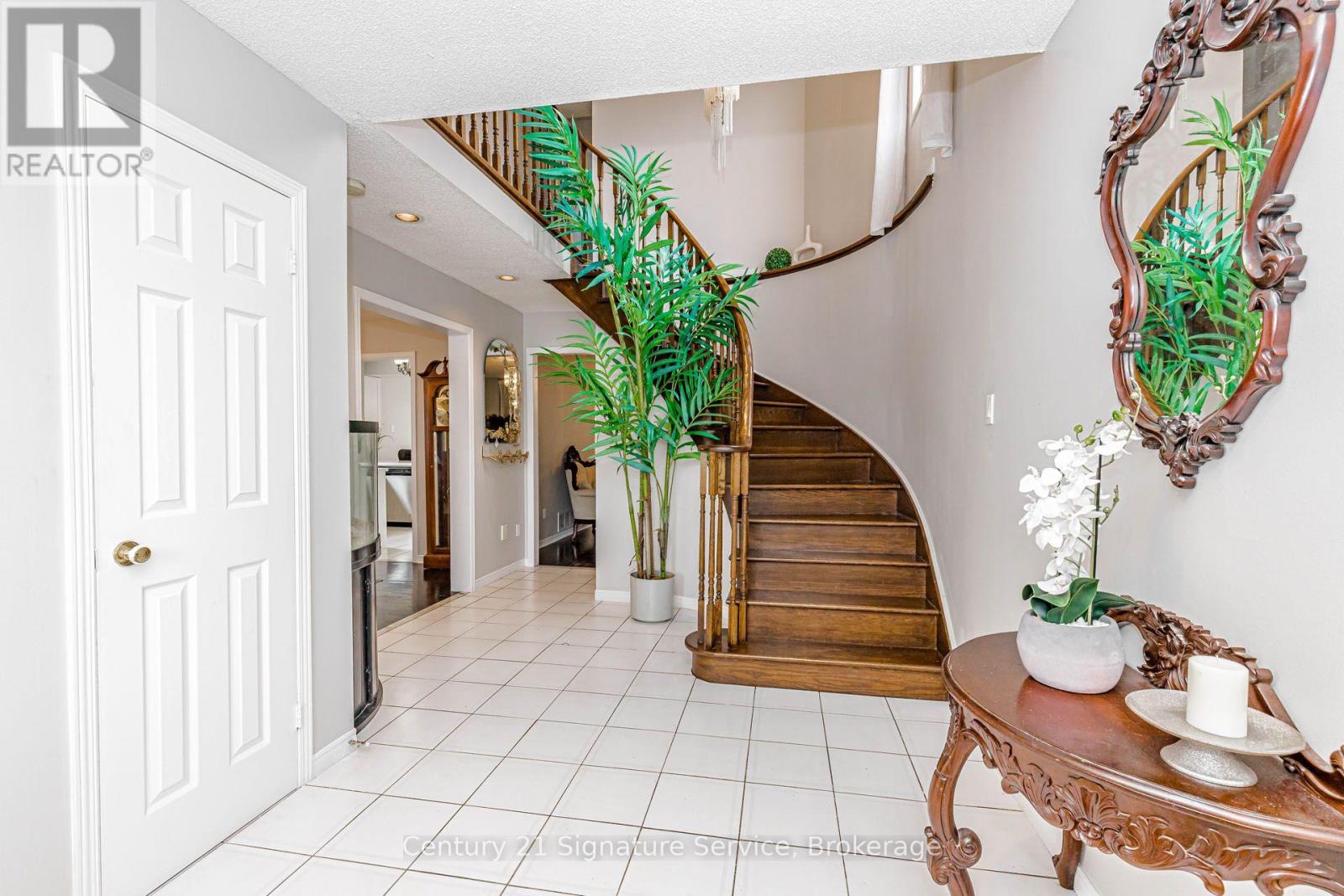 22 Merganser Crescent, Brampton, Ontario  L6W 4E8 - Photo 5 - W13781498