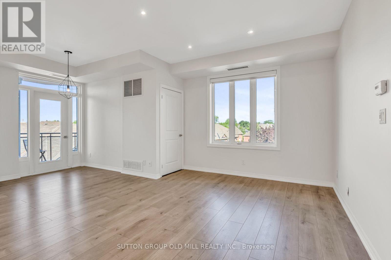 422 - 245 Dalesford Road, Toronto, Ontario  M8Y 4H7 - Photo 3 - W13781518