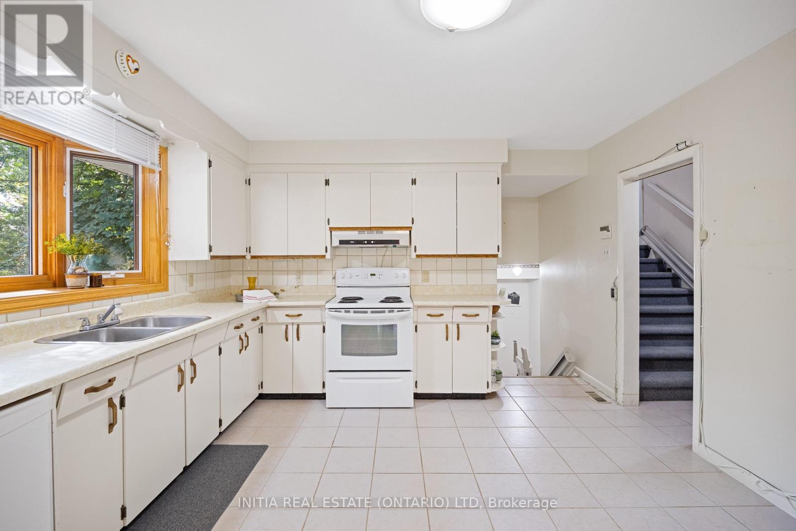 1732 Rutherglen Close, Sarnia, Ontario  N7S 3R9 - Photo 15 - X13624444