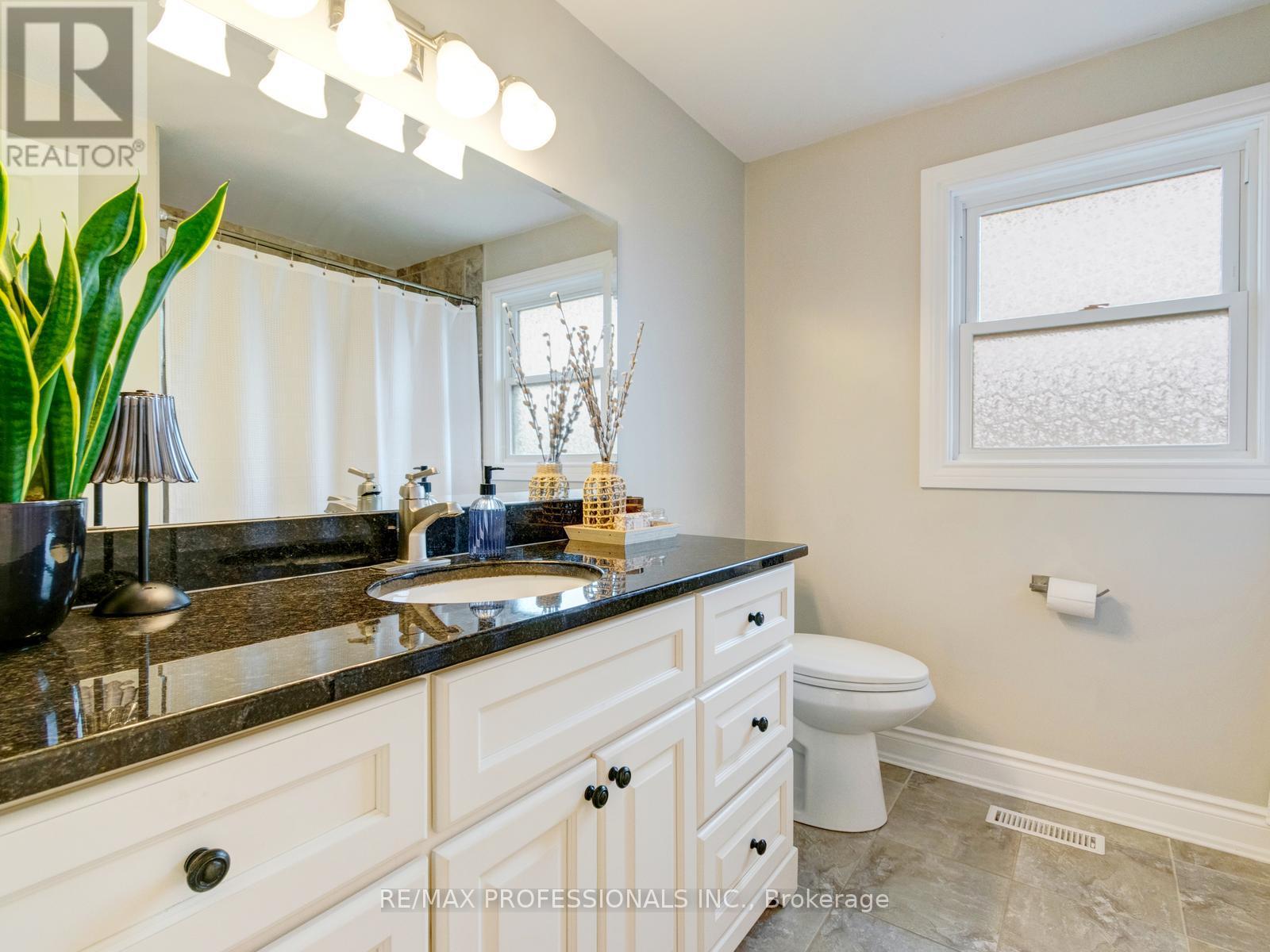 652 Meadow Lane, Burlington, Ontario  L7L 4R8 - Photo 22 - W13778122