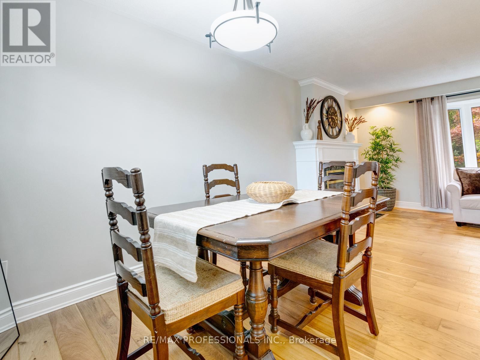 652 Meadow Lane, Burlington, Ontario  L7L 4R8 - Photo 12 - W13778122