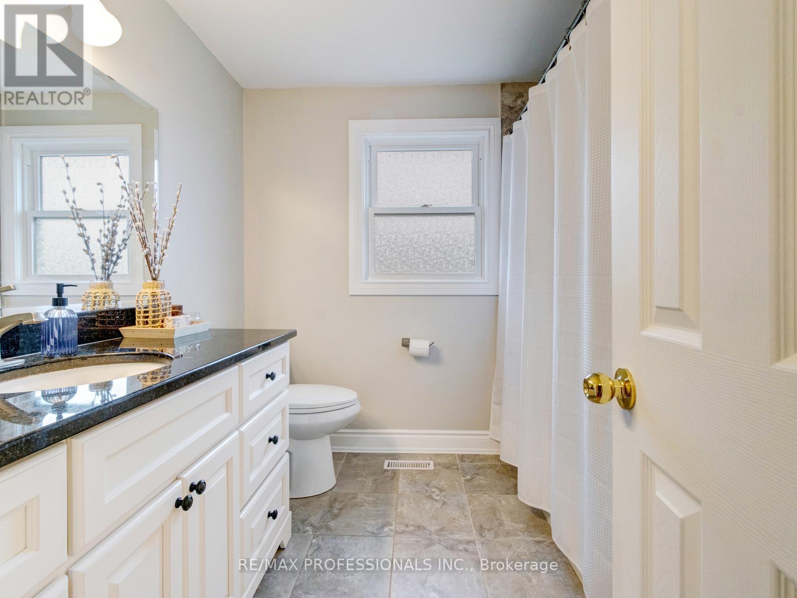 652 Meadow Lane, Burlington, Ontario  L7L 4R8 - Photo 23 - W13778122