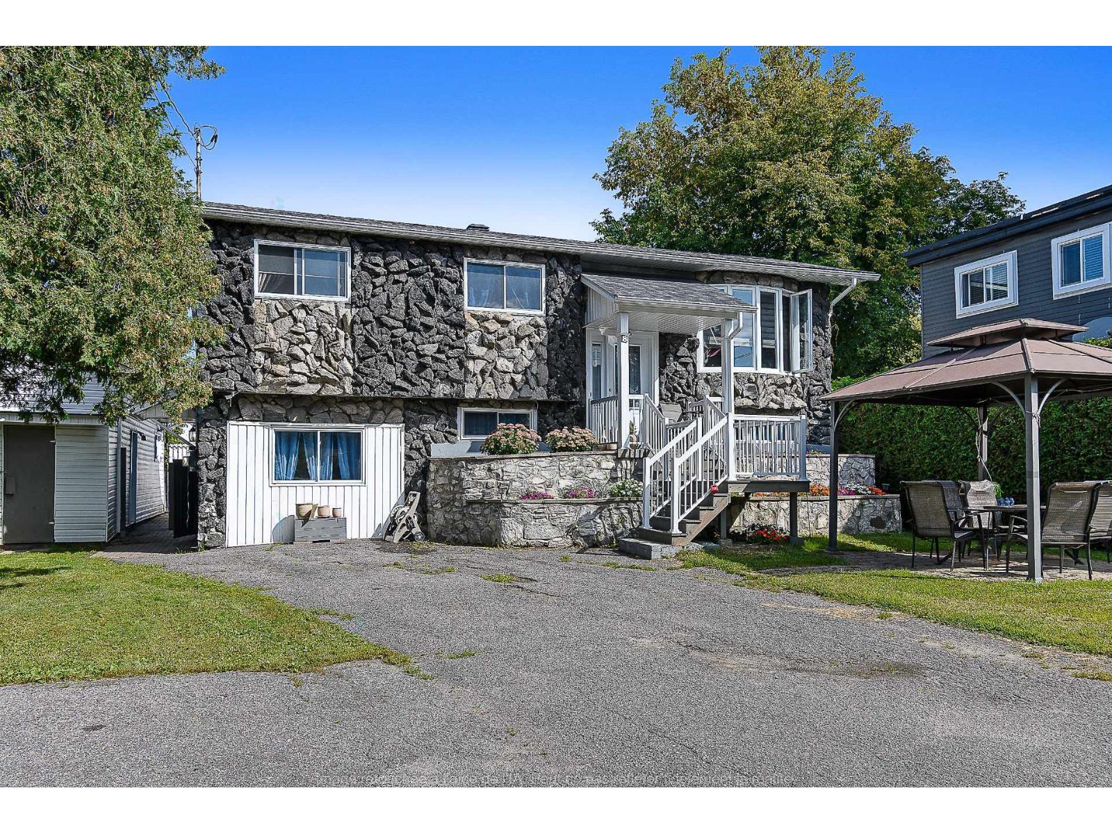 8 Rue Graham Gatineau (Hull) Quebec Canada J8Y3K1 2